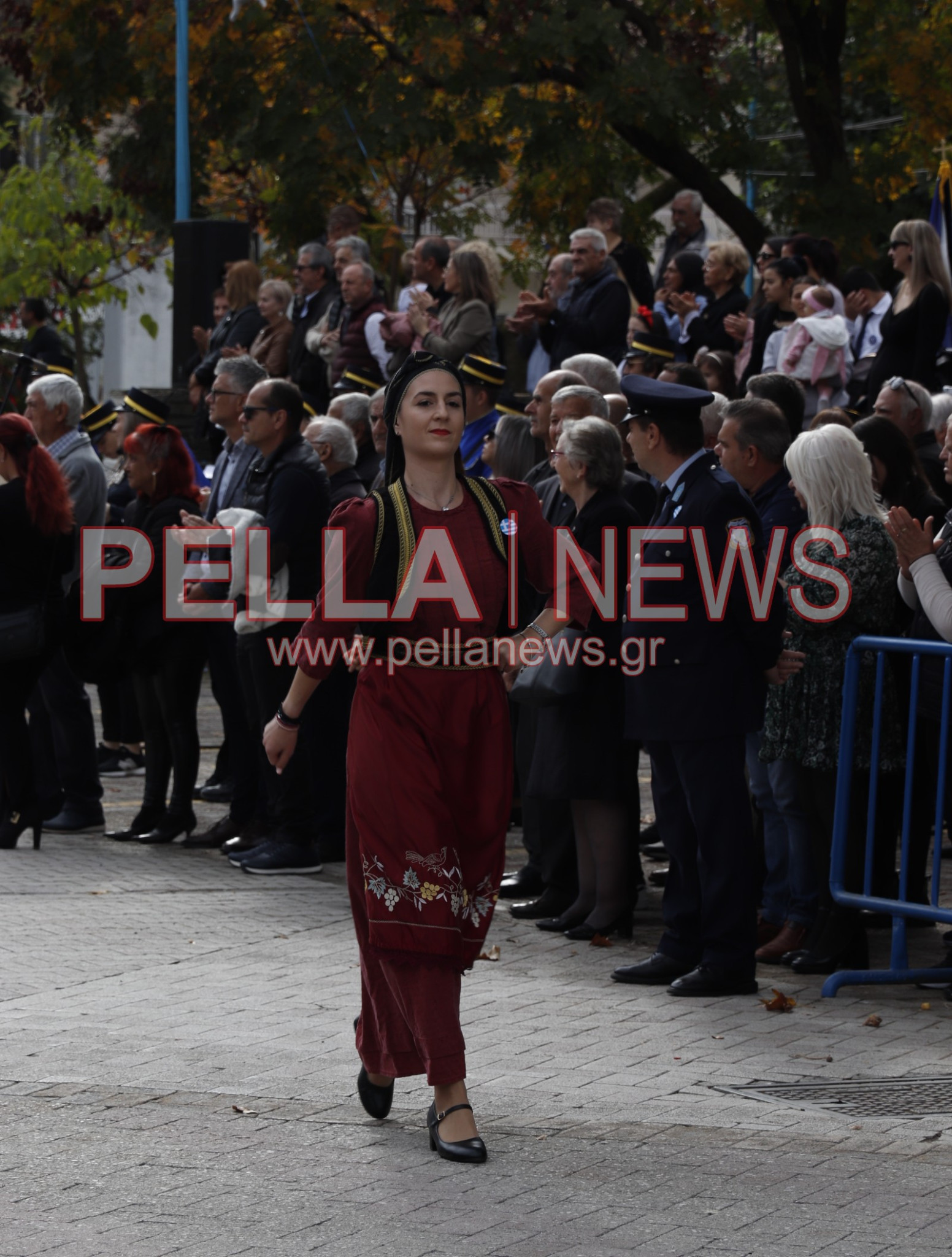 Ζωντανή η μνήμη του ’40 στην Κρύα Βρύση μέσα από τους Πολιτιστικούς Συλλόγους (φωτογραφίες) Ζωντανή η μνήμη του ’40 στην Κρύα Βρύση μέσα από τους Πολιτιστικούς Συλλόγους (φωτογραφίες)