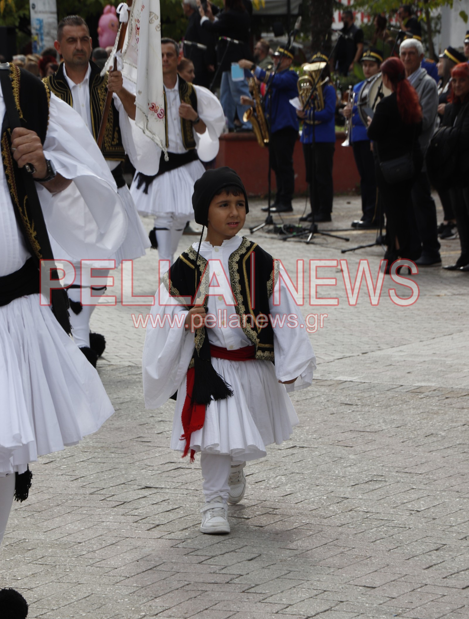 Ζωντανή η μνήμη του ’40 στην Κρύα Βρύση μέσα από τους Πολιτιστικούς Συλλόγους (φωτογραφίες) Ζωντανή η μνήμη του ’40 στην Κρύα Βρύση μέσα από τους Πολιτιστικούς Συλλόγους (φωτογραφίες)