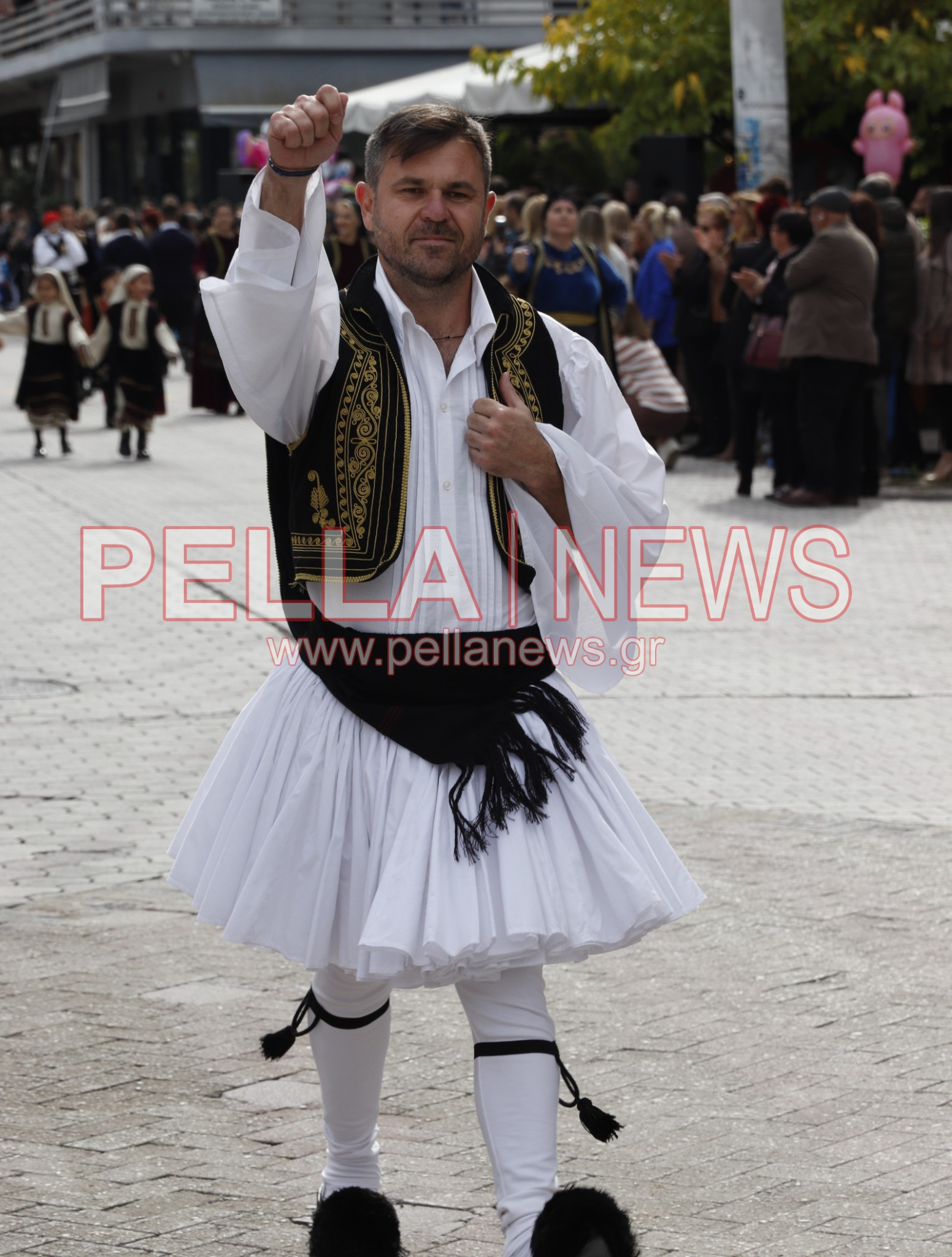 Ζωντανή η μνήμη του ’40 στην Κρύα Βρύση μέσα από τους Πολιτιστικούς Συλλόγους (φωτογραφίες) Ζωντανή η μνήμη του ’40 στην Κρύα Βρύση μέσα από τους Πολιτιστικούς Συλλόγους (φωτογραφίες)