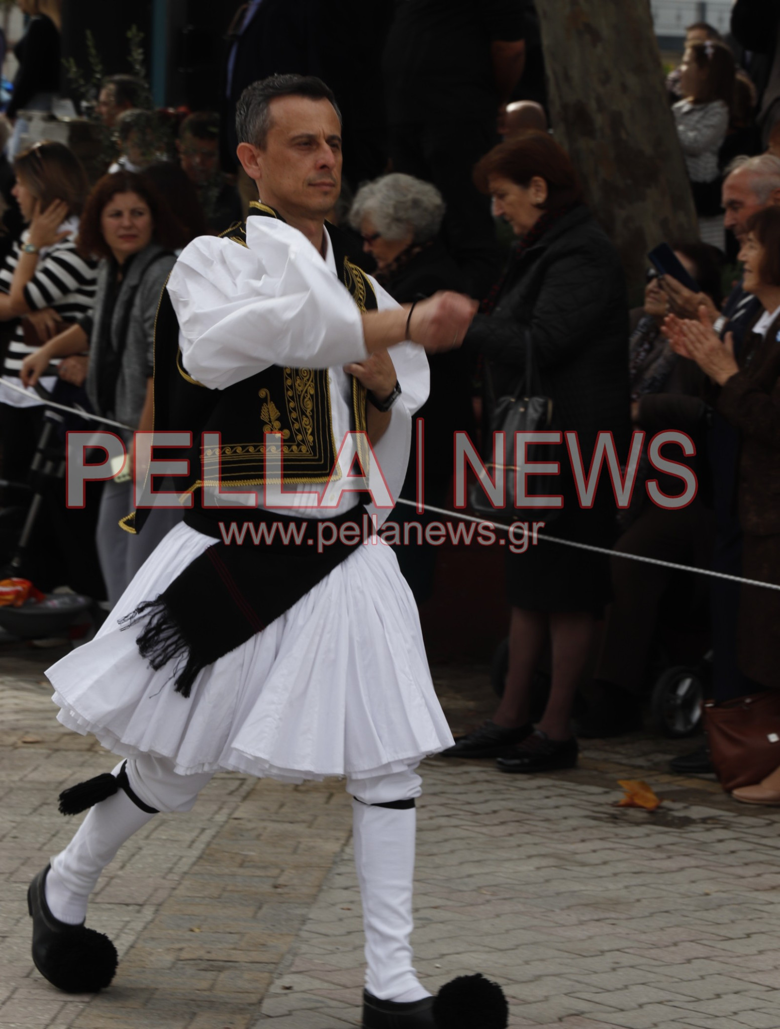 Ζωντανή η μνήμη του ’40 στην Κρύα Βρύση μέσα από τους Πολιτιστικούς Συλλόγους (φωτογραφίες) Ζωντανή η μνήμη του ’40 στην Κρύα Βρύση μέσα από τους Πολιτιστικούς Συλλόγους (φωτογραφίες)