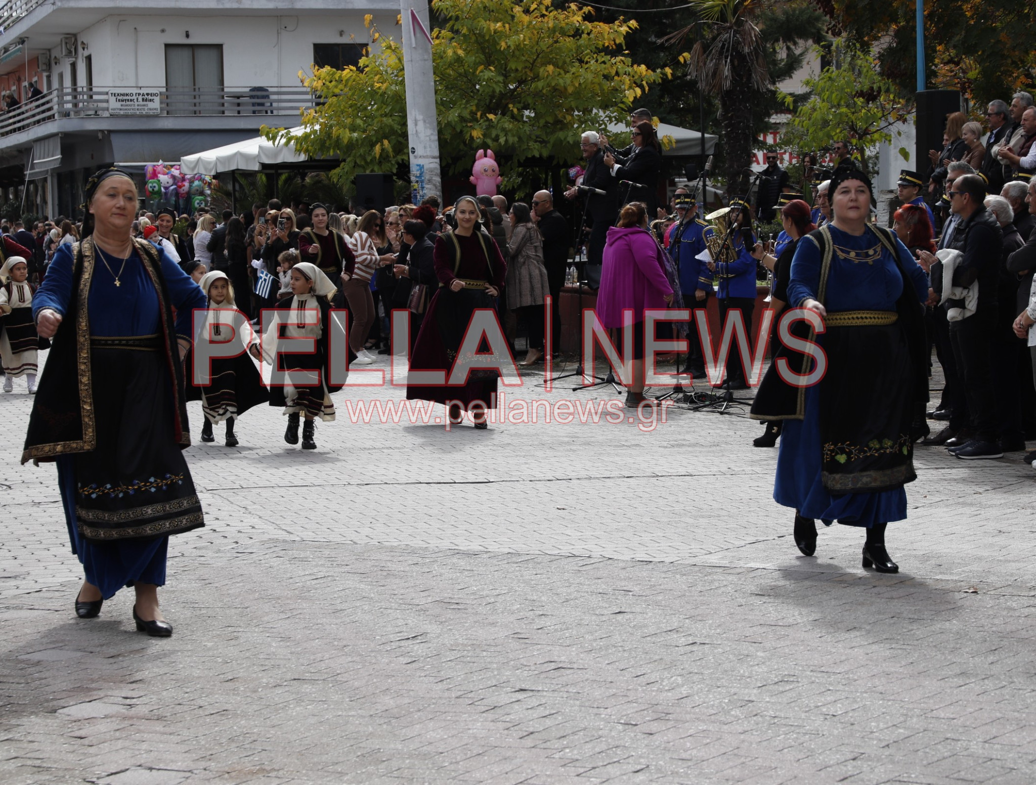 Ζωντανή η μνήμη του ’40 στην Κρύα Βρύση μέσα από τους Πολιτιστικούς Συλλόγους (φωτογραφίες) Ζωντανή η μνήμη του ’40 στην Κρύα Βρύση μέσα από τους Πολιτιστικούς Συλλόγους (φωτογραφίες)