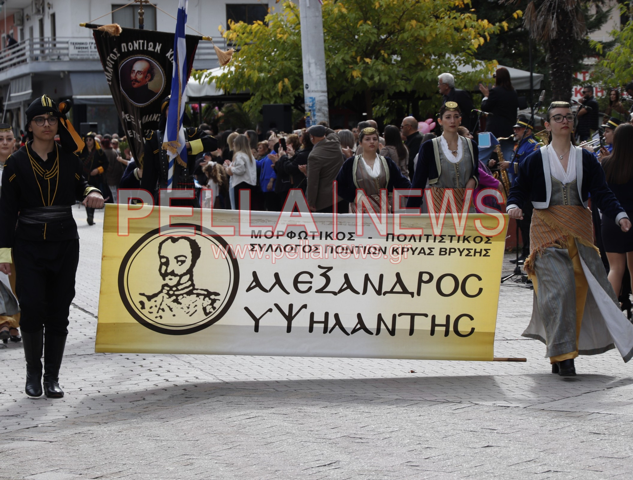 Ζωντανή η μνήμη του ’40 στην Κρύα Βρύση μέσα από τους Πολιτιστικούς Συλλόγους (φωτογραφίες) Ζωντανή η μνήμη του ’40 στην Κρύα Βρύση μέσα από τους Πολιτιστικούς Συλλόγους (φωτογραφίες)