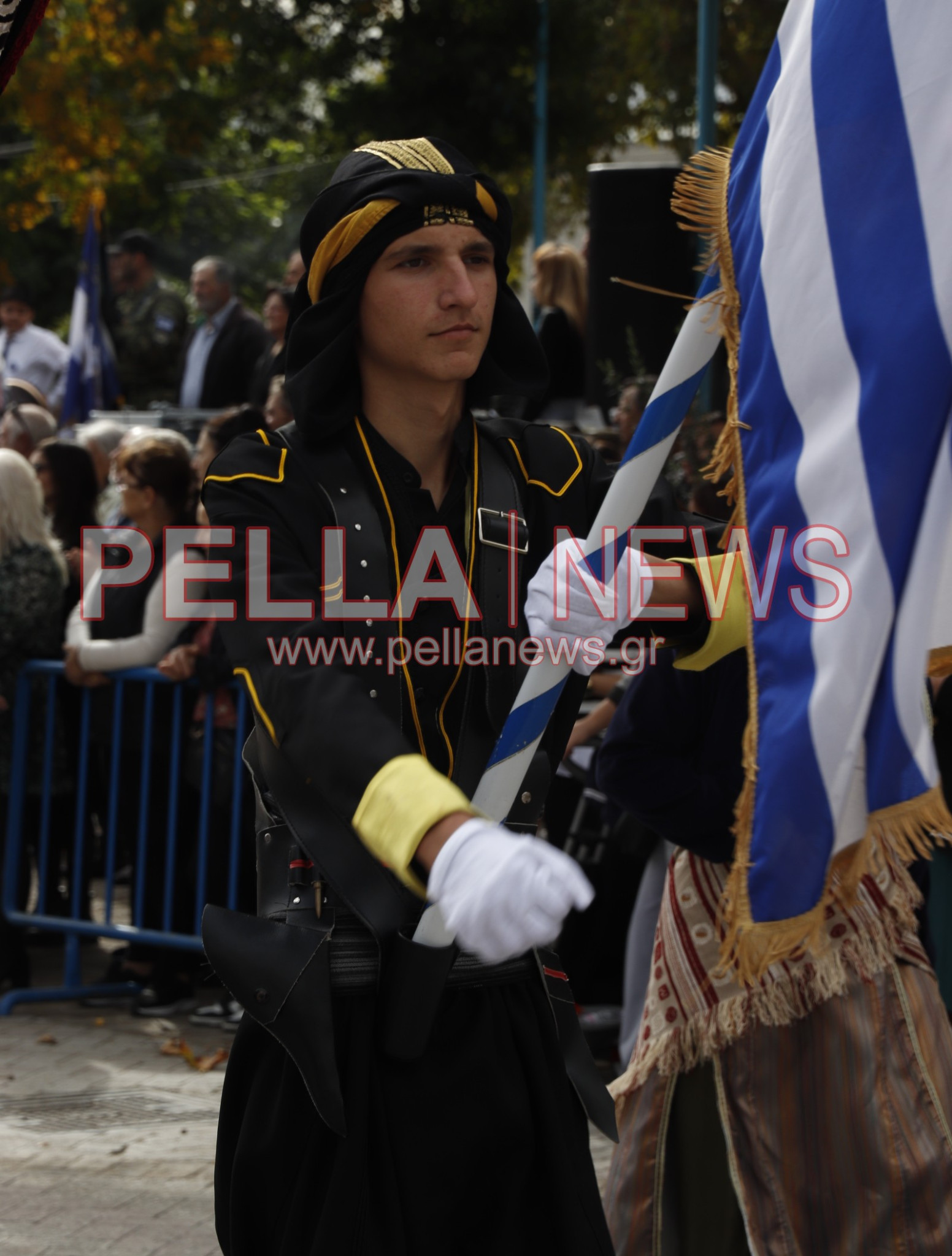 Ζωντανή η μνήμη του ’40 στην Κρύα Βρύση μέσα από τους Πολιτιστικούς Συλλόγους (φωτογραφίες) Ζωντανή η μνήμη του ’40 στην Κρύα Βρύση μέσα από τους Πολιτιστικούς Συλλόγους (φωτογραφίες)