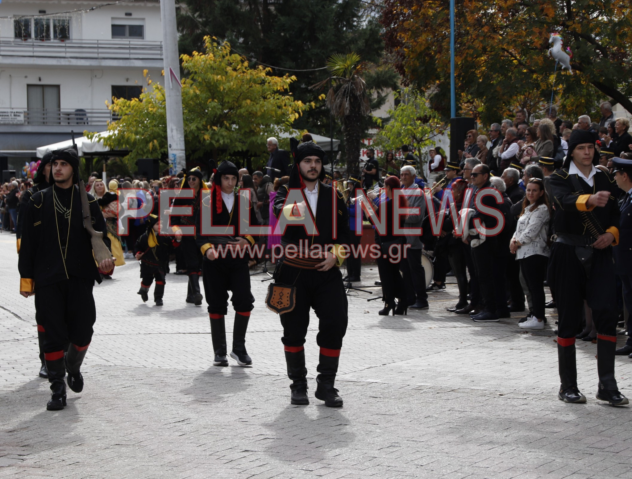 Ζωντανή η μνήμη του ’40 στην Κρύα Βρύση μέσα από τους Πολιτιστικούς Συλλόγους (φωτογραφίες) Ζωντανή η μνήμη του ’40 στην Κρύα Βρύση μέσα από τους Πολιτιστικούς Συλλόγους (φωτογραφίες)