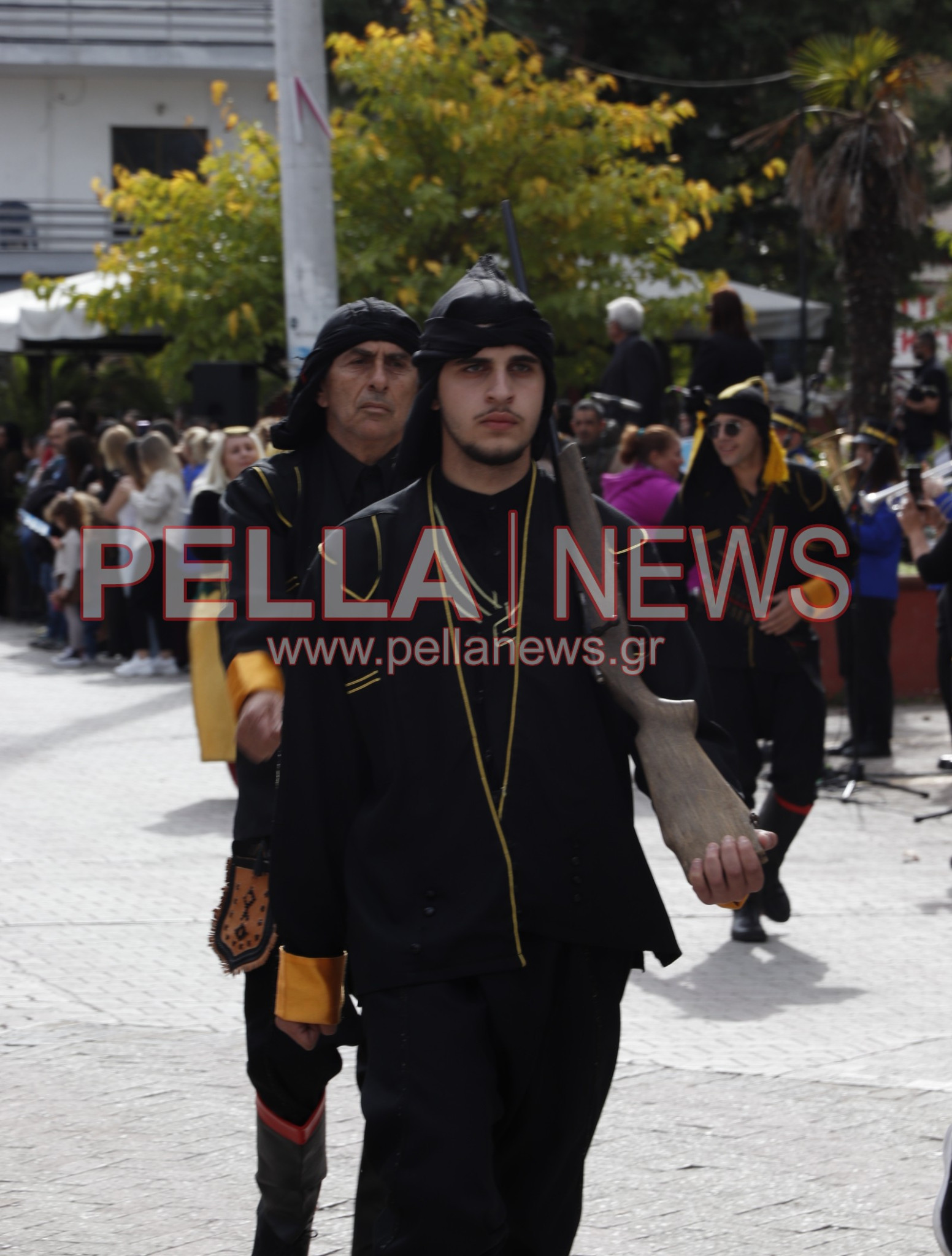 Ζωντανή η μνήμη του ’40 στην Κρύα Βρύση μέσα από τους Πολιτιστικούς Συλλόγους (φωτογραφίες) Ζωντανή η μνήμη του ’40 στην Κρύα Βρύση μέσα από τους Πολιτιστικούς Συλλόγους (φωτογραφίες)