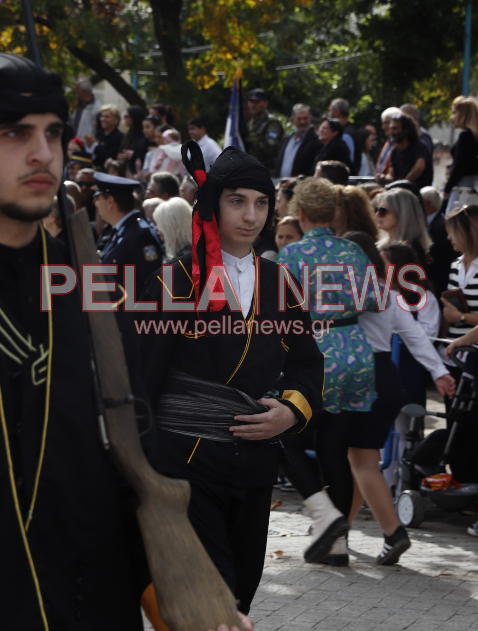 Ζωντανή η μνήμη του ’40 στην Κρύα Βρύση μέσα από τους Πολιτιστικούς Συλλόγους (φωτογραφίες) Ζωντανή η μνήμη του ’40 στην Κρύα Βρύση μέσα από τους Πολιτιστικούς Συλλόγους (φωτογραφίες)