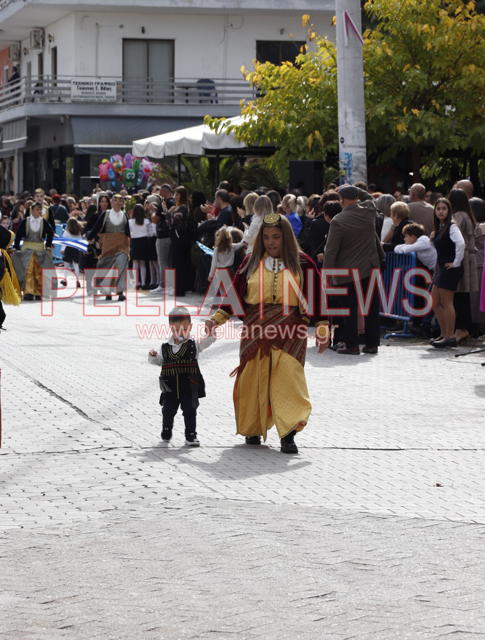 Ζωντανή η μνήμη του ’40 στην Κρύα Βρύση μέσα από τους Πολιτιστικούς Συλλόγους (φωτογραφίες) Ζωντανή η μνήμη του ’40 στην Κρύα Βρύση μέσα από τους Πολιτιστικούς Συλλόγους (φωτογραφίες)