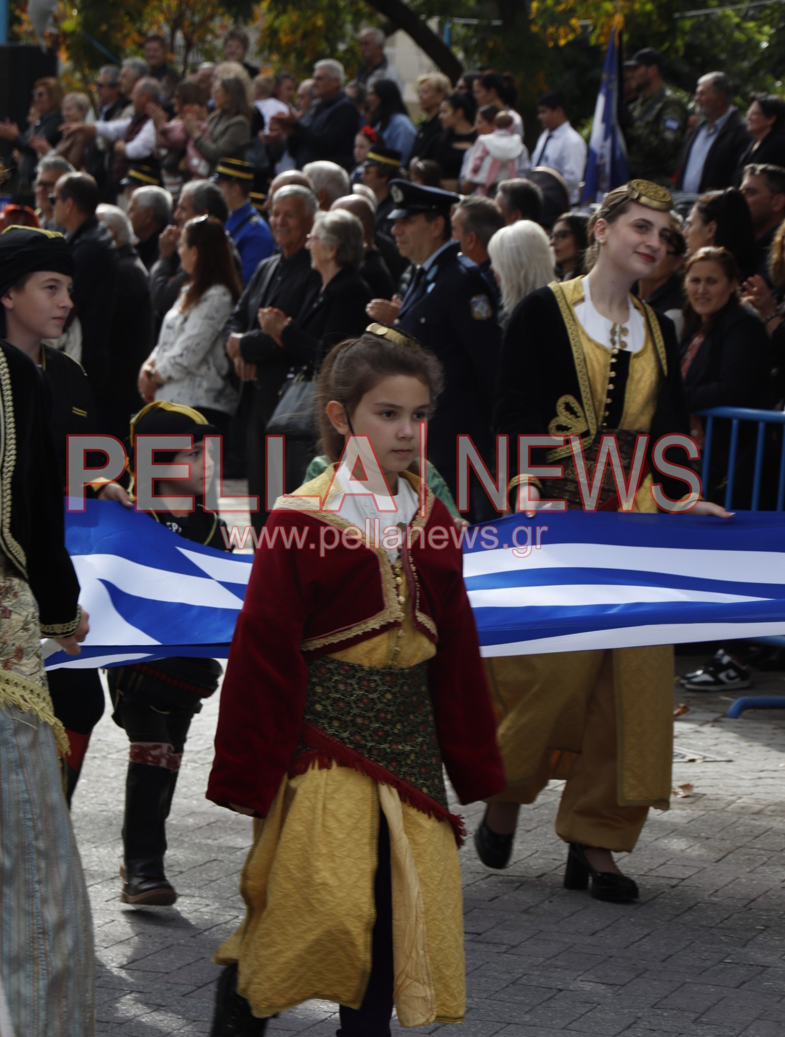 Ζωντανή η μνήμη του ’40 στην Κρύα Βρύση μέσα από τους Πολιτιστικούς Συλλόγους (φωτογραφίες) Ζωντανή η μνήμη του ’40 στην Κρύα Βρύση μέσα από τους Πολιτιστικούς Συλλόγους (φωτογραφίες)
