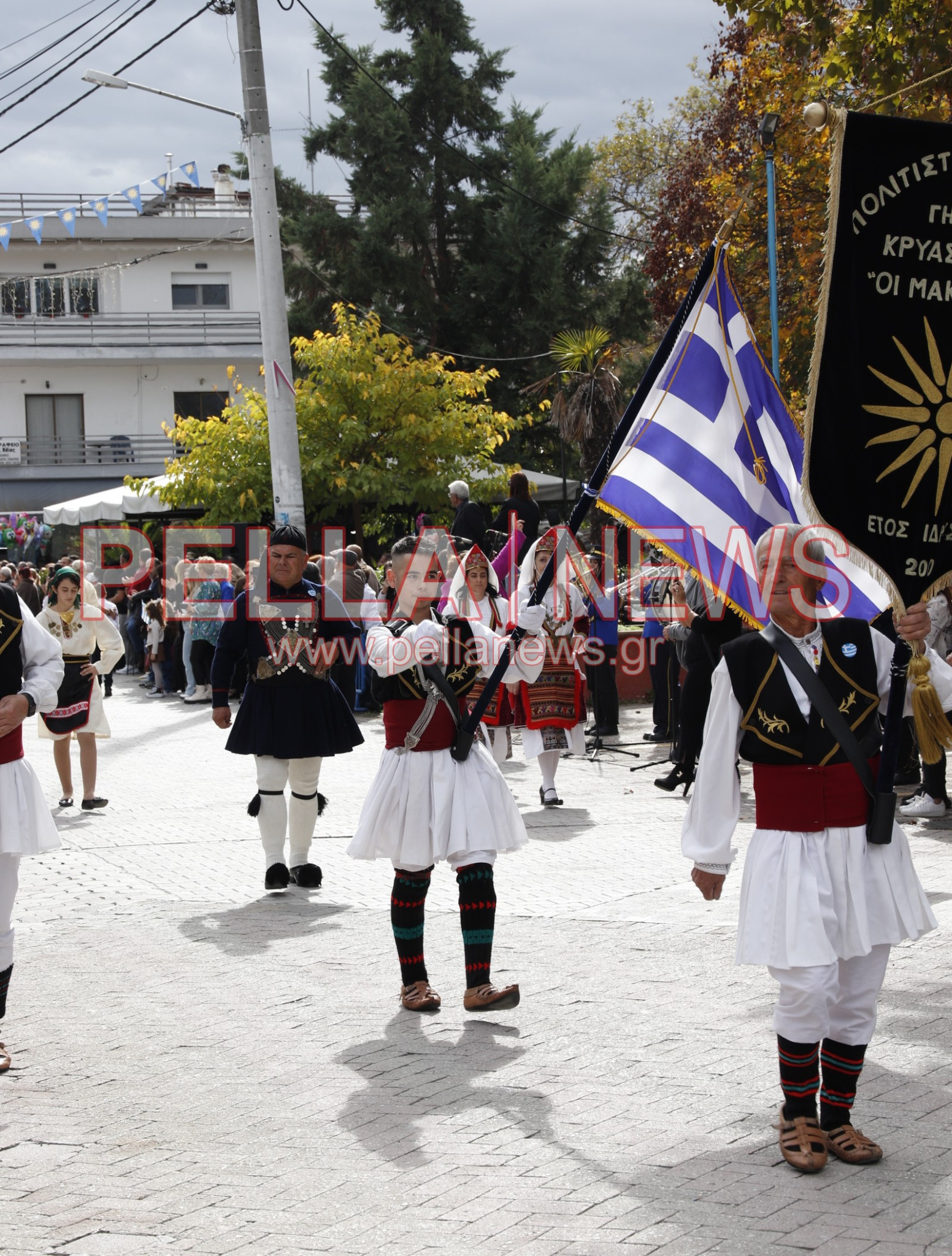 Ζωντανή η μνήμη του ’40 στην Κρύα Βρύση μέσα από τους Πολιτιστικούς Συλλόγους (φωτογραφίες) Ζωντανή η μνήμη του ’40 στην Κρύα Βρύση μέσα από τους Πολιτιστικούς Συλλόγους (φωτογραφίες)