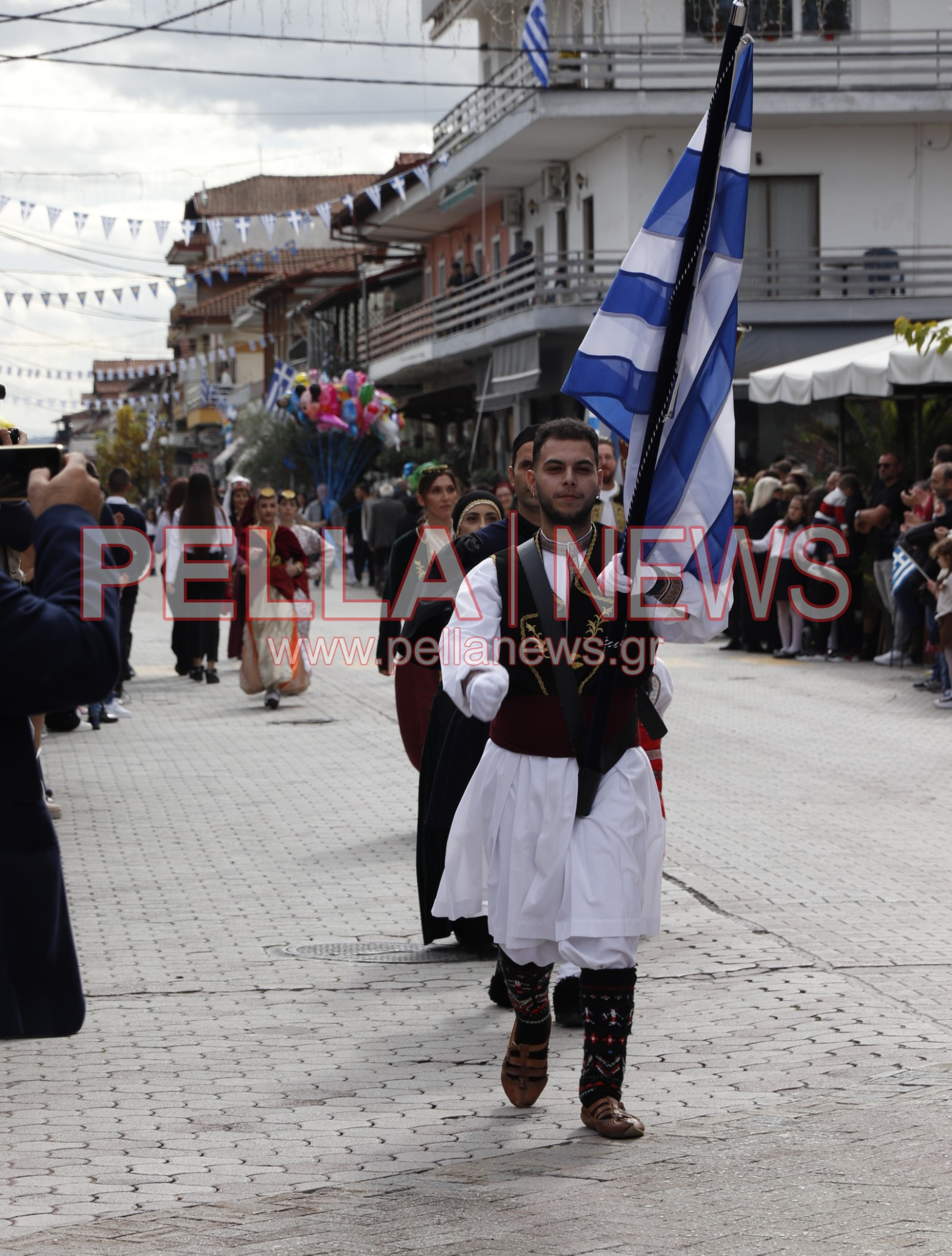 Ζωντανή η μνήμη του ’40 στην Κρύα Βρύση μέσα από τους Πολιτιστικούς Συλλόγους (φωτογραφίες) Ζωντανή η μνήμη του ’40 στην Κρύα Βρύση μέσα από τους Πολιτιστικούς Συλλόγους (φωτογραφίες)