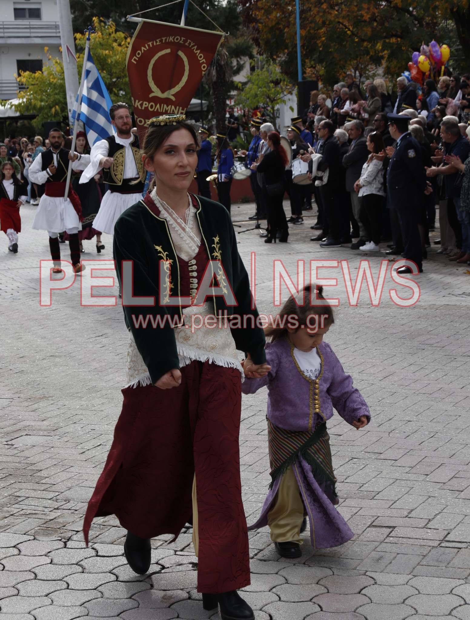 Ζωντανή η μνήμη του ’40 στην Κρύα Βρύση μέσα από τους Πολιτιστικούς Συλλόγους (φωτογραφίες) Ζωντανή η μνήμη του ’40 στην Κρύα Βρύση μέσα από τους Πολιτιστικούς Συλλόγους (φωτογραφίες)