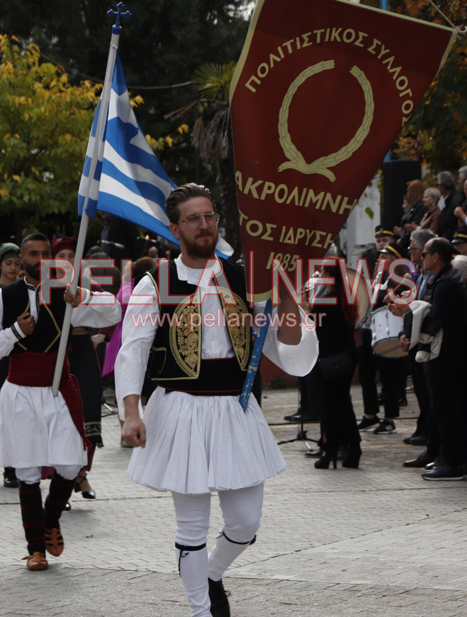 Ζωντανή η μνήμη του ’40 στην Κρύα Βρύση μέσα από τους Πολιτιστικούς Συλλόγους (φωτογραφίες) Ζωντανή η μνήμη του ’40 στην Κρύα Βρύση μέσα από τους Πολιτιστικούς Συλλόγους (φωτογραφίες)