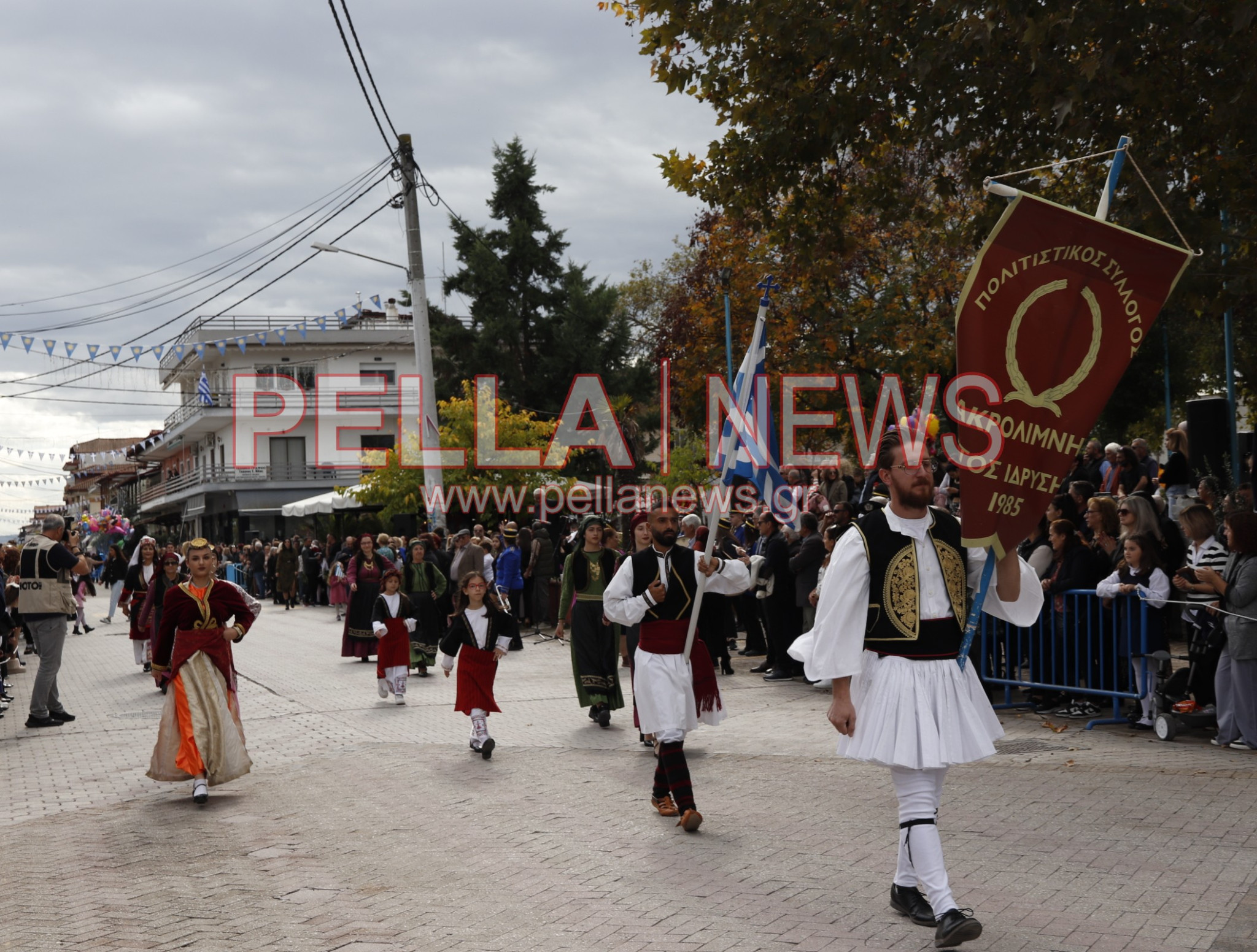 Ζωντανή η μνήμη του ’40 στην Κρύα Βρύση μέσα από τους Πολιτιστικούς Συλλόγους (φωτογραφίες) Ζωντανή η μνήμη του ’40 στην Κρύα Βρύση μέσα από τους Πολιτιστικούς Συλλόγους (φωτογραφίες)