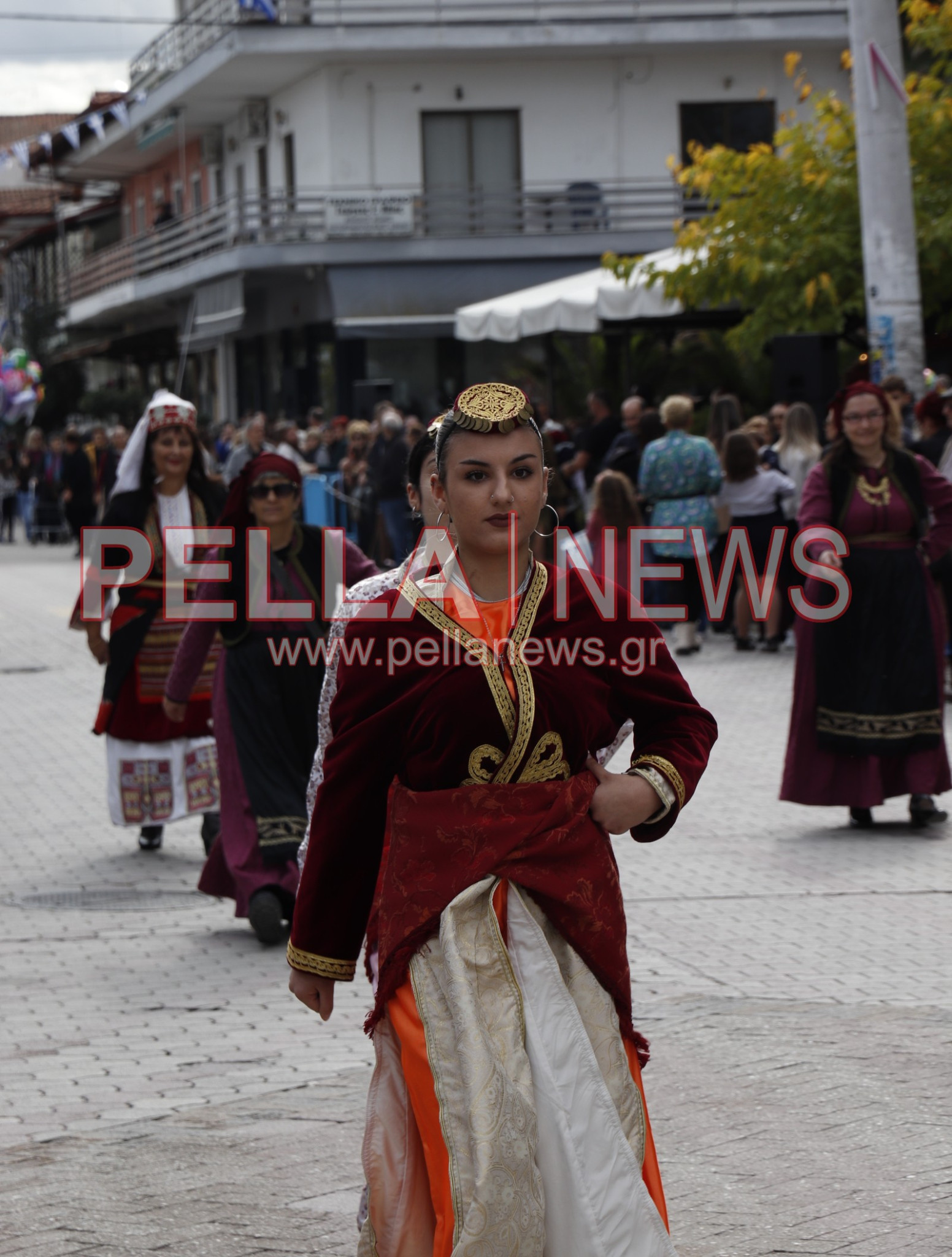 Ζωντανή η μνήμη του ’40 στην Κρύα Βρύση μέσα από τους Πολιτιστικούς Συλλόγους (φωτογραφίες) Ζωντανή η μνήμη του ’40 στην Κρύα Βρύση μέσα από τους Πολιτιστικούς Συλλόγους (φωτογραφίες)