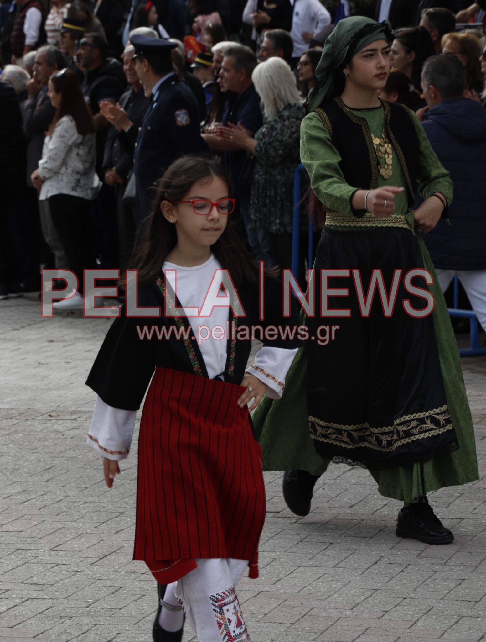 Ζωντανή η μνήμη του ’40 στην Κρύα Βρύση μέσα από τους Πολιτιστικούς Συλλόγους (φωτογραφίες) Ζωντανή η μνήμη του ’40 στην Κρύα Βρύση μέσα από τους Πολιτιστικούς Συλλόγους (φωτογραφίες)