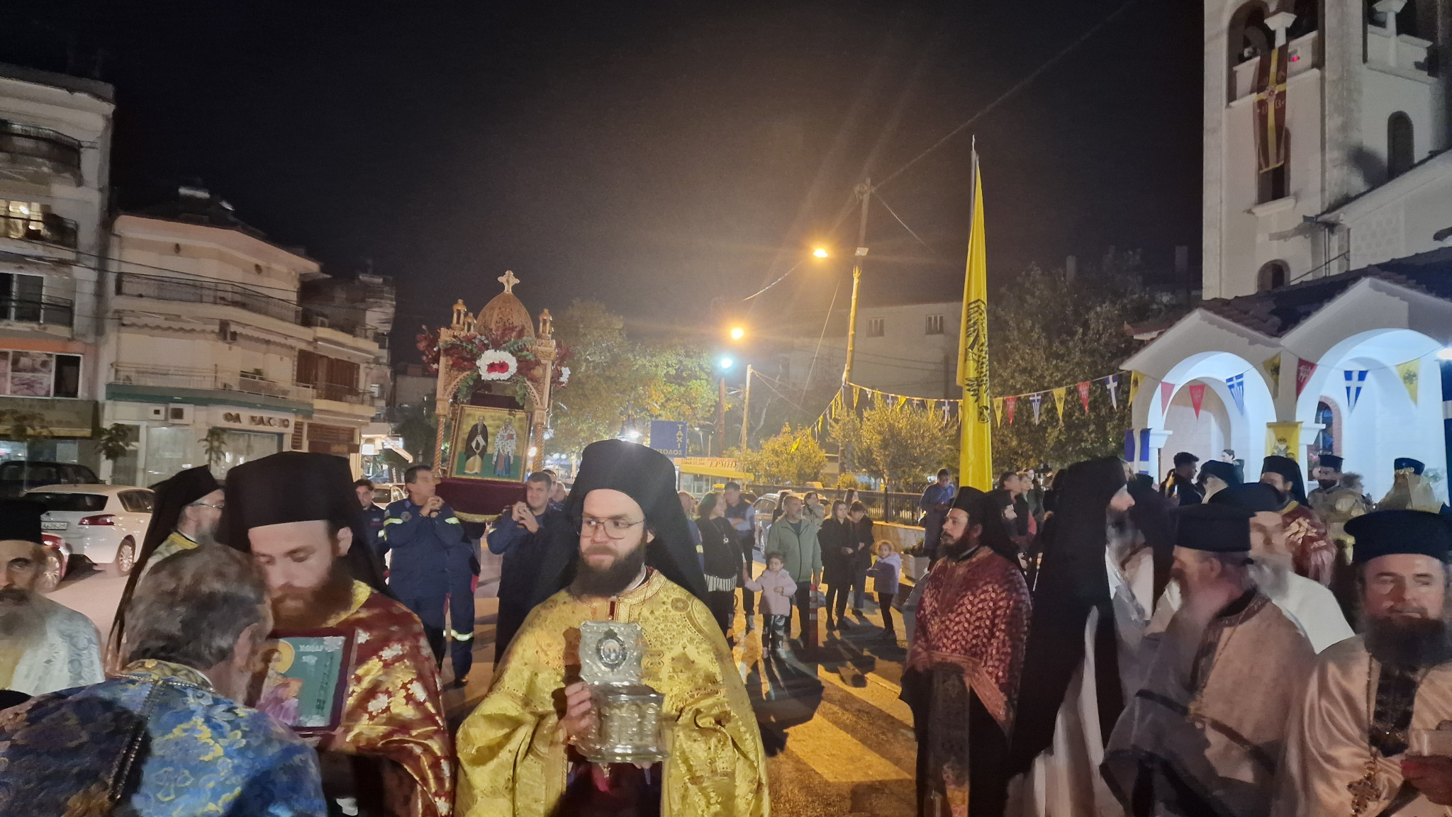 Με λαμπρότητα η περιφορά της Ιεράς Εικόνας των Αγίων Νικάνδρου και Ιωαννικίου στην Αριδαία