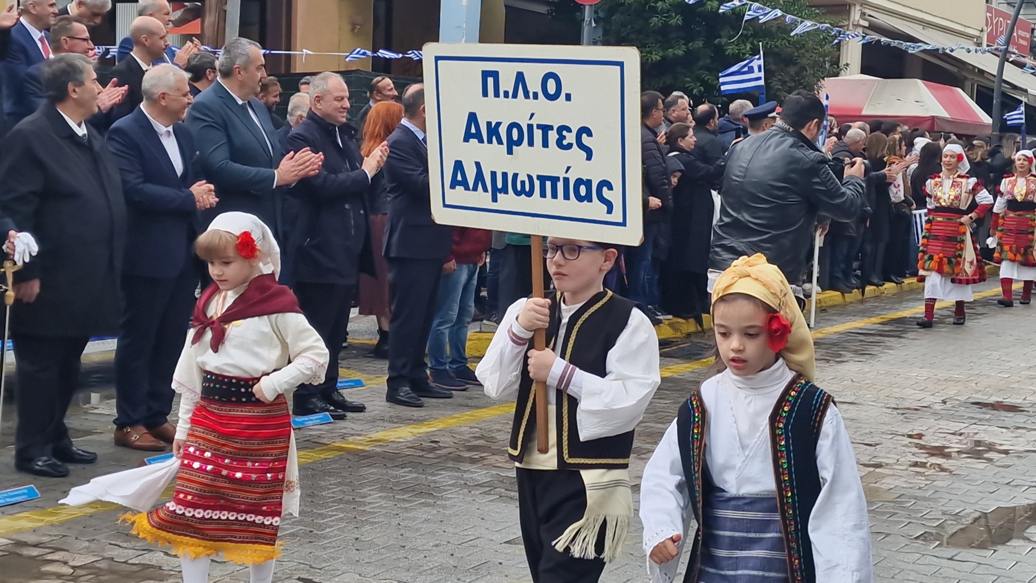 Αριδαία: Η βροχή δεν σταμάτησε την παρέλαση (φωτο και βίντεο)