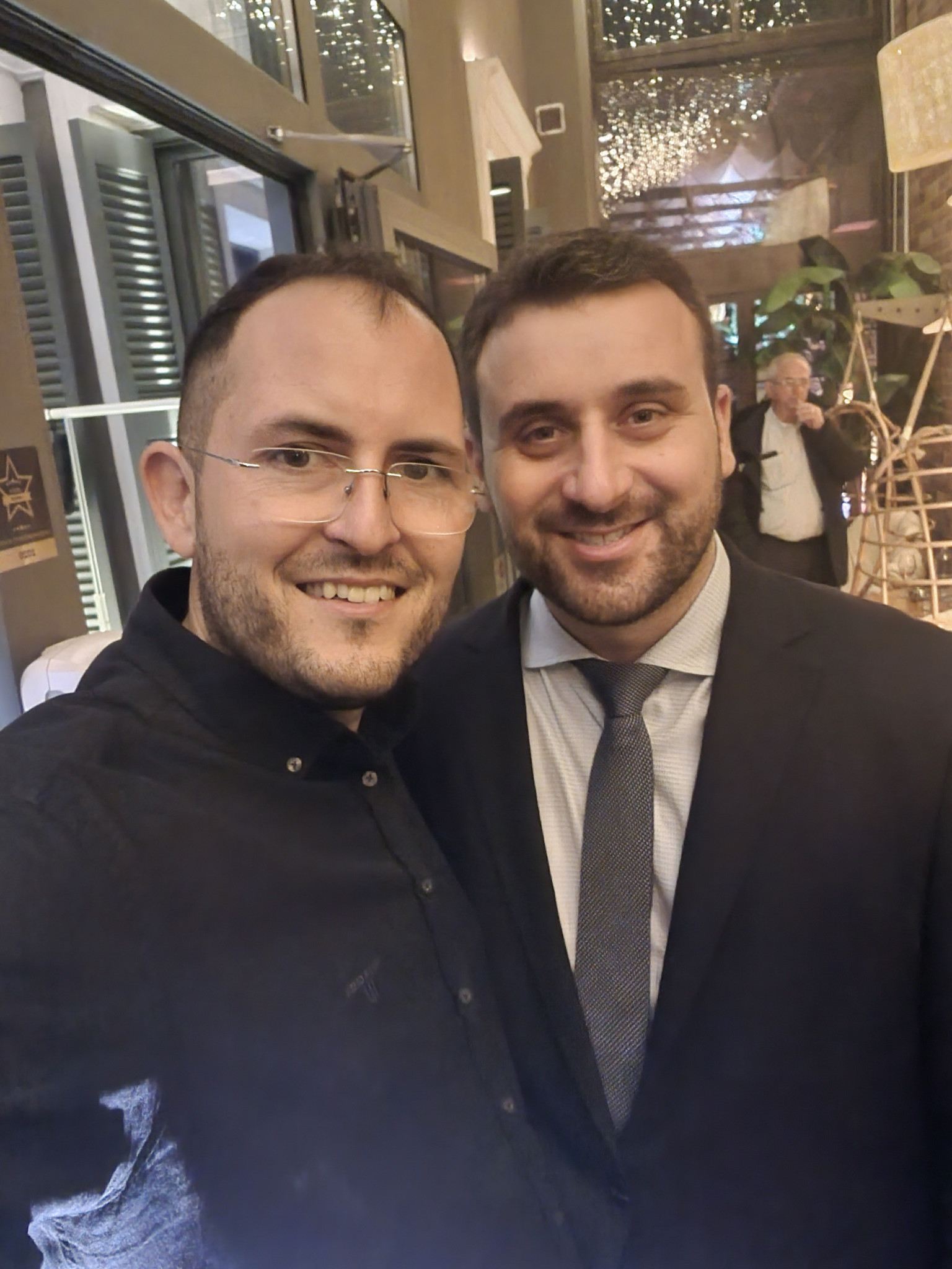 Βραδινή έξοδος δημάρχων στην Αλεξανδρούπολη – Φιλική συνάντηση στο περιθώριο του συνεδρίου της ΚΕΔΕ