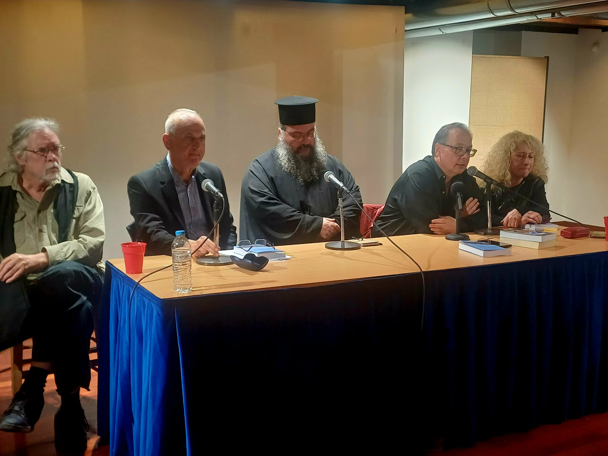 ‘’Ο άνεμος χόρεψε ανάμεσα στις καλαμιές’’ υπό βροχή χθες στην Καπναποθήκη της Αυστροελληνικής