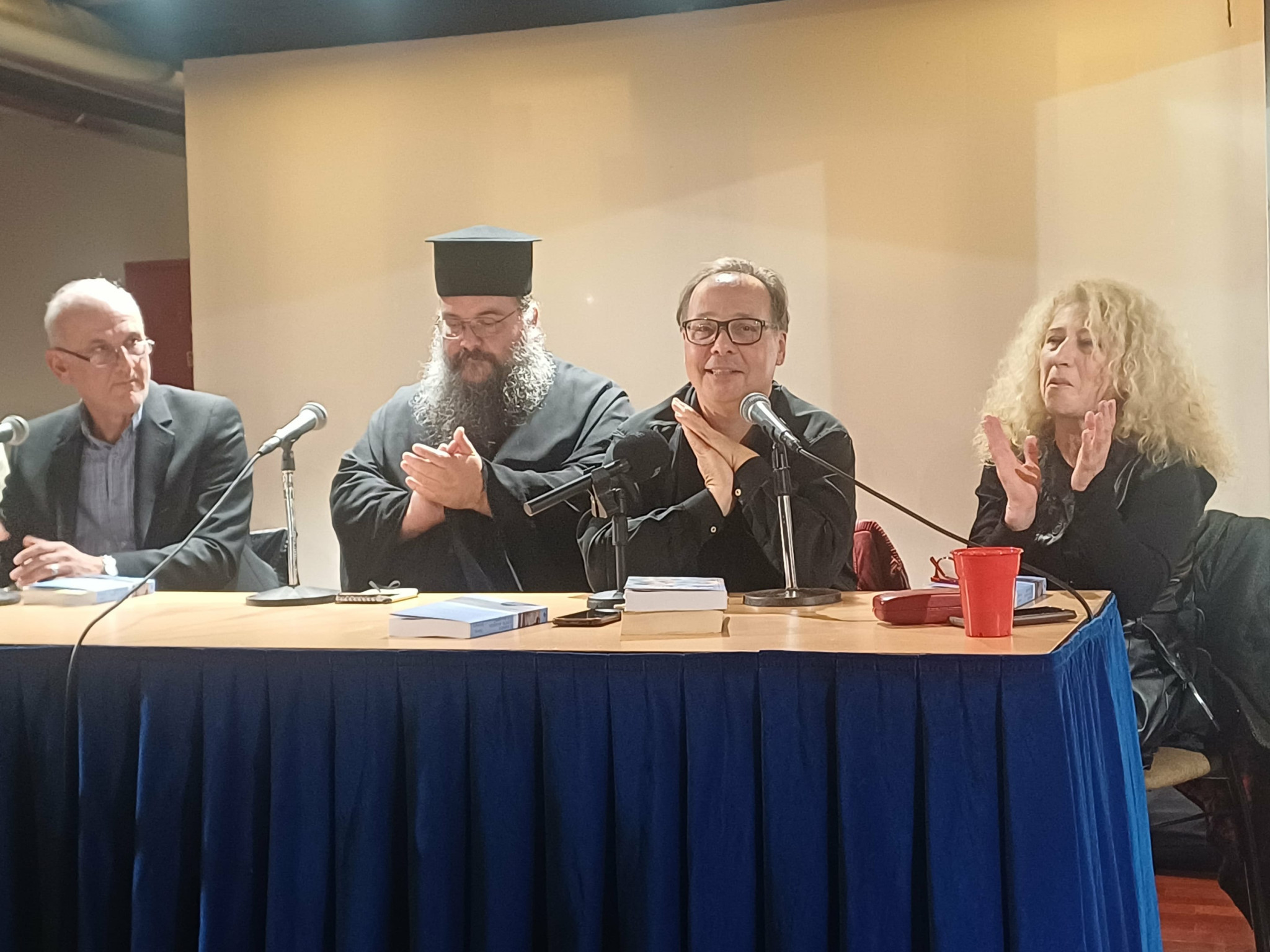 ‘’Ο άνεμος χόρεψε ανάμεσα στις καλαμιές’’ υπό βροχή χθες στην Καπναποθήκη της Αυστροελληνικής