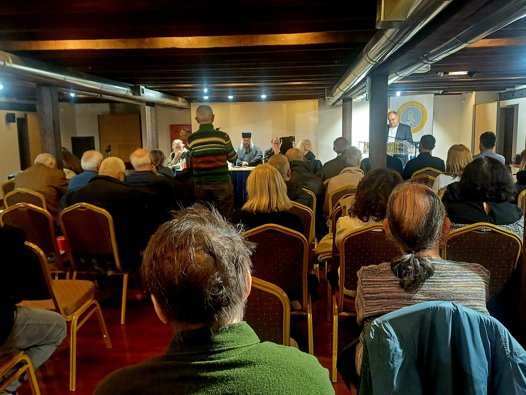 ‘’Ο άνεμος χόρεψε ανάμεσα στις καλαμιές’’ υπό βροχή χθες στην Καπναποθήκη της Αυστροελληνικής