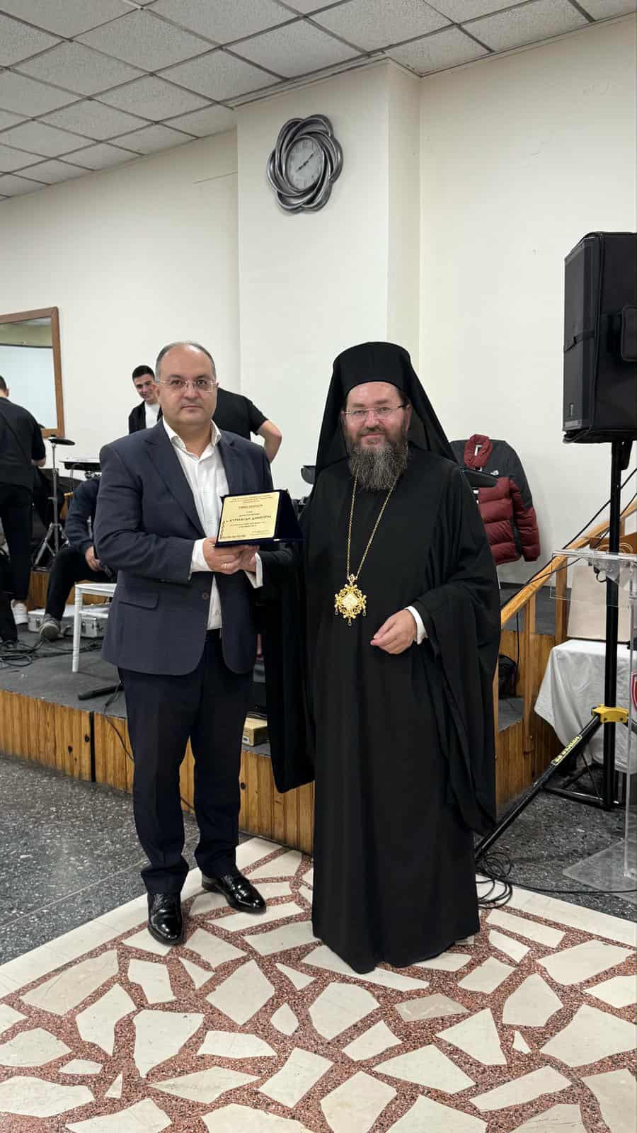 Τιμητική πλακέτα στον Δήμαρχο Κιλκίς από την Ενορία των Πεντεκαίδεκα Ιερομαρτύρων