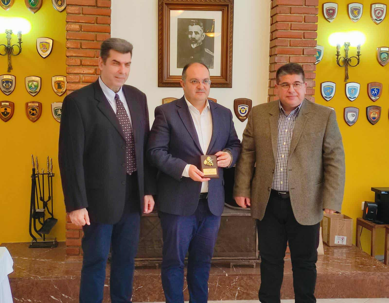 Τιμητική πλακέτα στον Δήμαρχο Κιλκίς από την Πυροσβεστική Υπηρεσία Κιλκίς