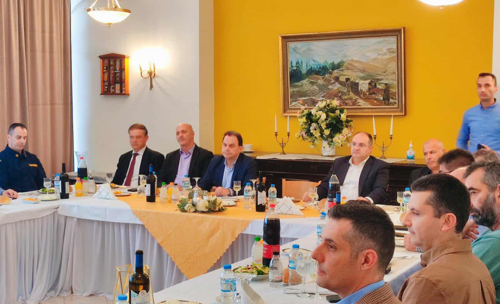 Τιμητική πλακέτα στον Δήμαρχο Κιλκίς από την Πυροσβεστική Υπηρεσία Κιλκίς