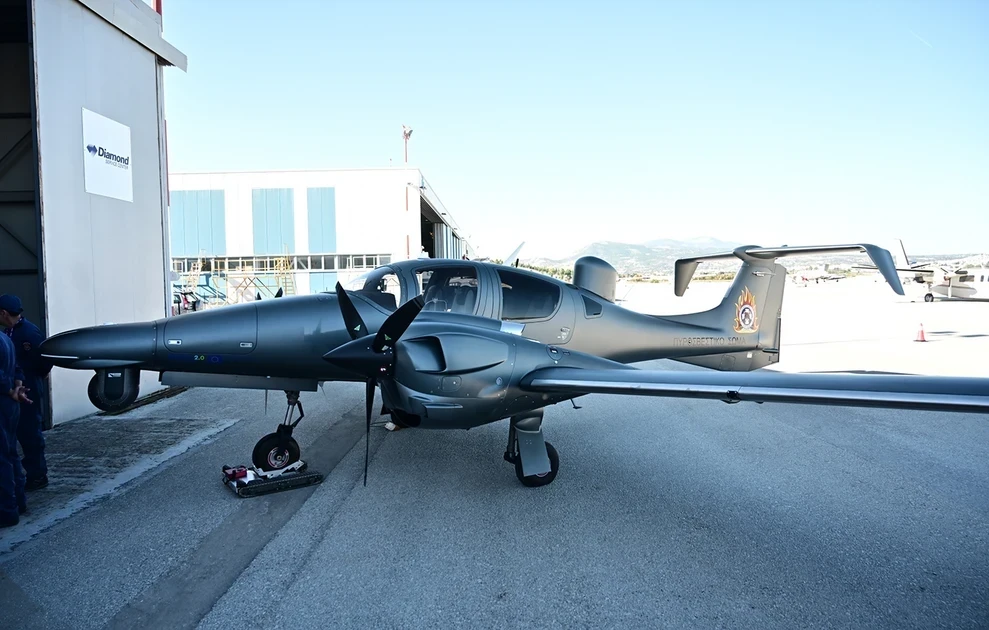 Αυτά είναι τα τρία νέα αεροσκάφη DA62 που παρέλαβε η Πυροσβεστική