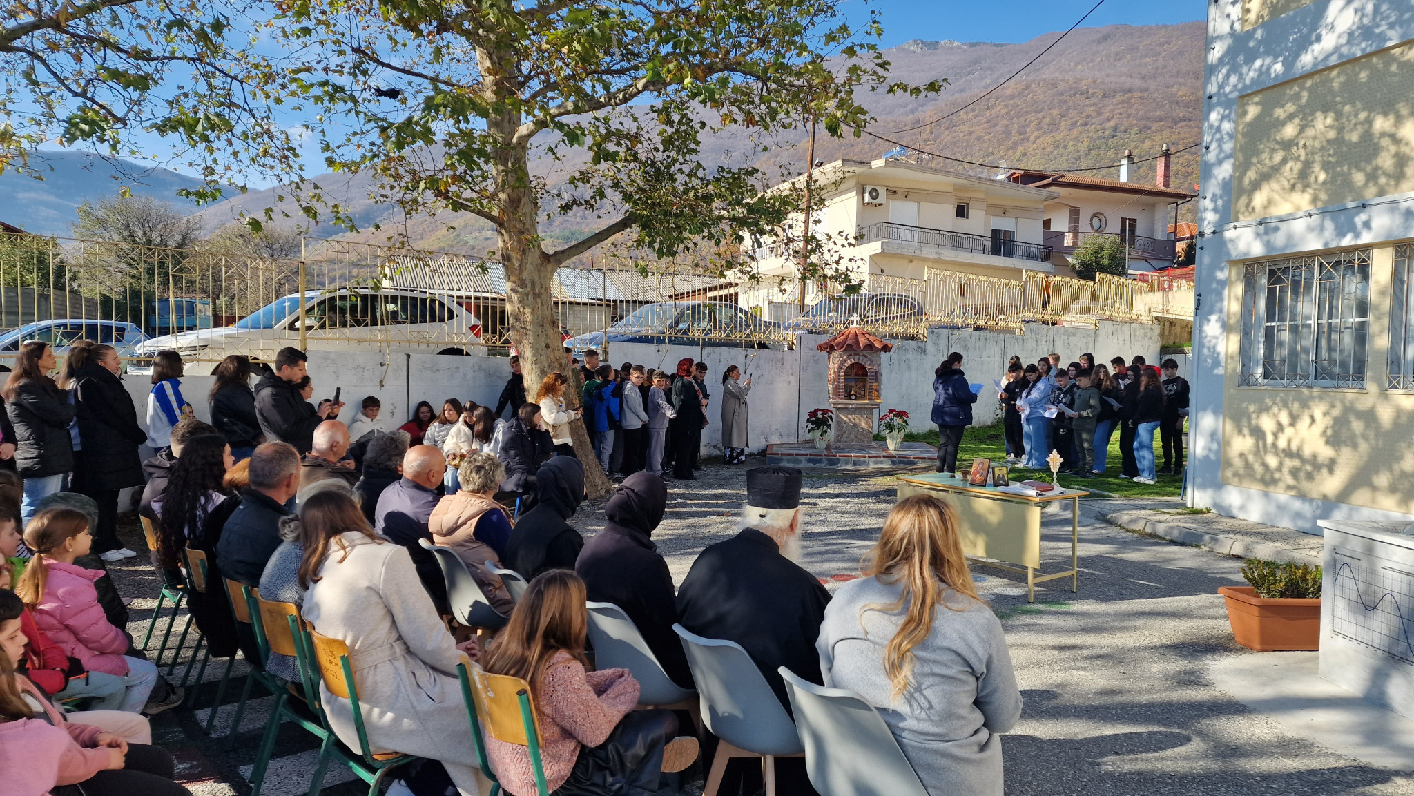 Λαμπρός Αγιασμός στο νέο Παρεκκλήσι του Αγίου Κοσμά του Αιτωλού στο Γυμνάσιο Προμάχων