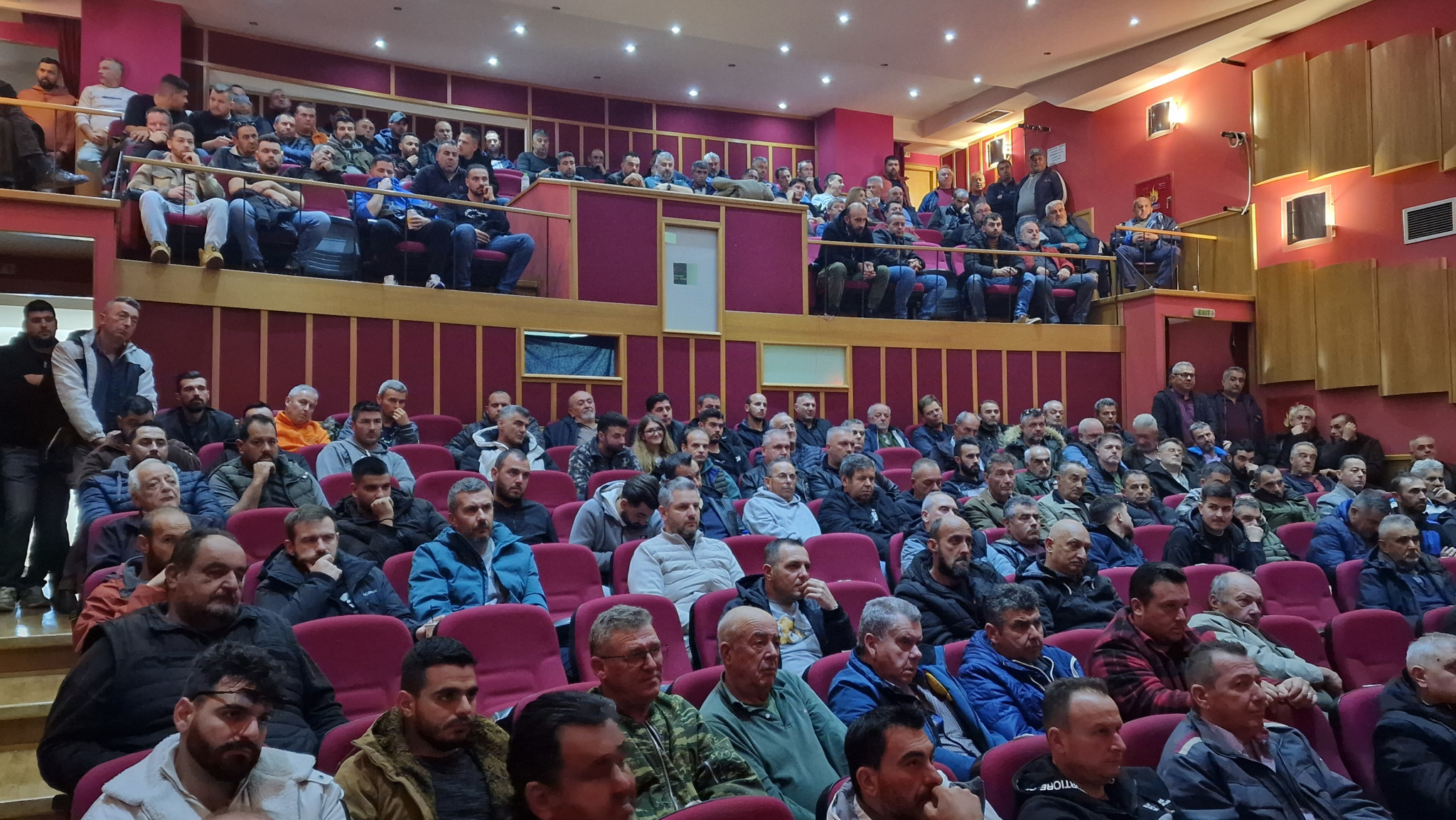 Μαζική συγκέντρωση αγροτών Αλμωπίας στο Ξενιτίδειο Πνευματικό Κέντρο Αριδαίας