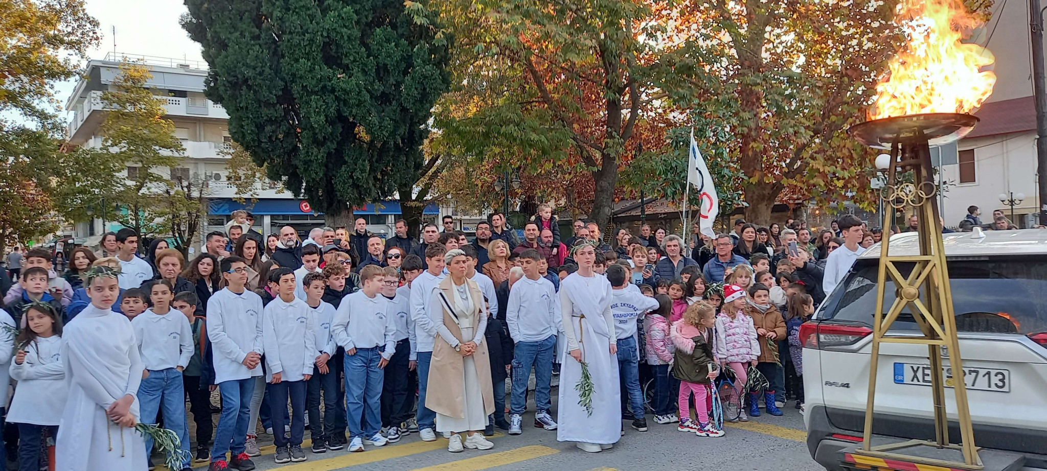 Χαιρετισμός της Δημάρχου Σκύδρας Κατερίνας Ιγνατιάδου και του Προέδρου της Επιτροπής Ολυμπιακής Λαμπαδηδρομίας Θωμά Τόκα στην υποδοχή της Ολυμπιακής Φλόγας στη Σκύδρα