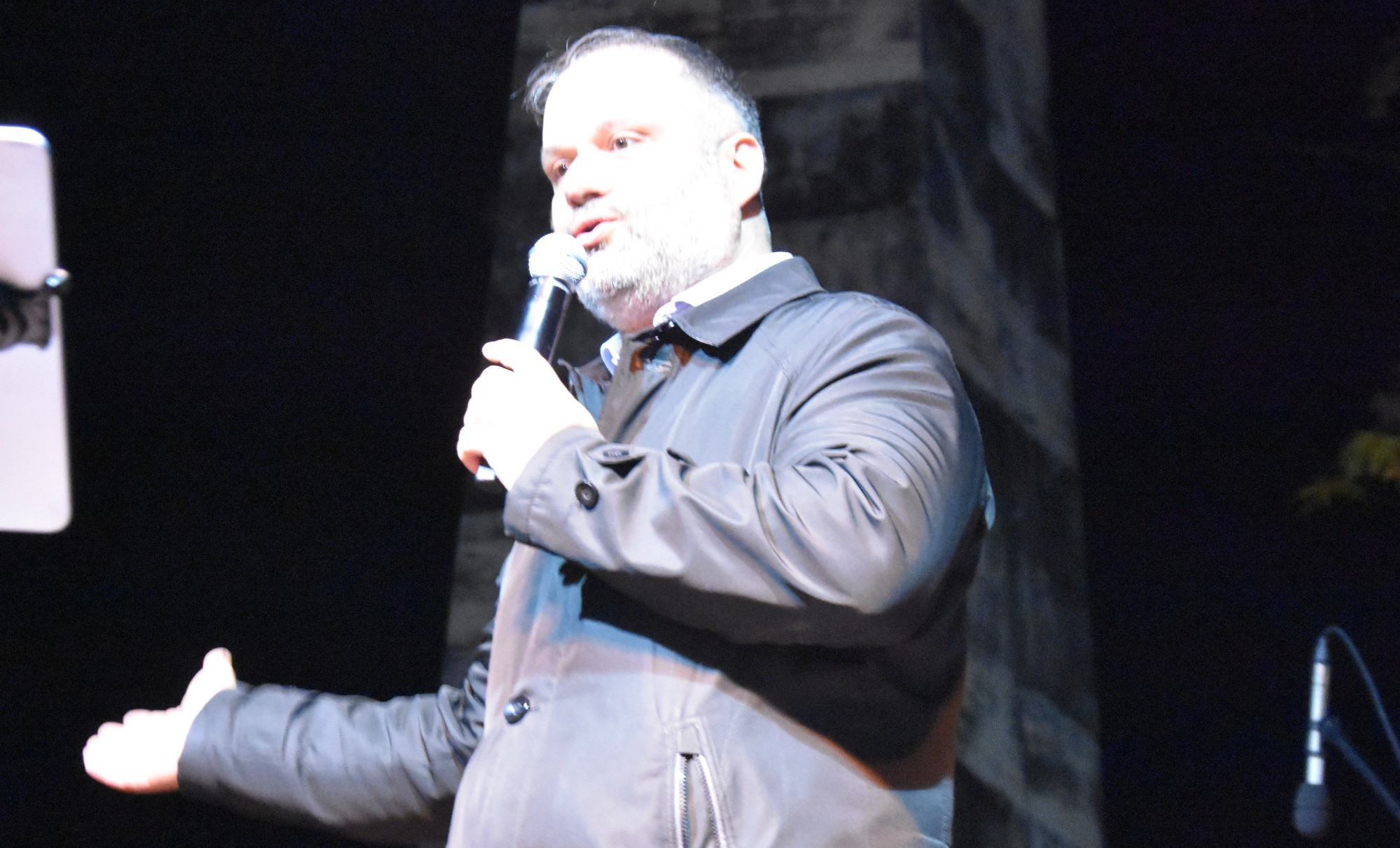 Εντυπωσιακή Χριστουγεννιάτικη Ατμόσφαιρα στη Φωταγώγηση του Χριστουγεννιάτικου Δέντρου στην Πλατεία Καρατάσου Νάουσας