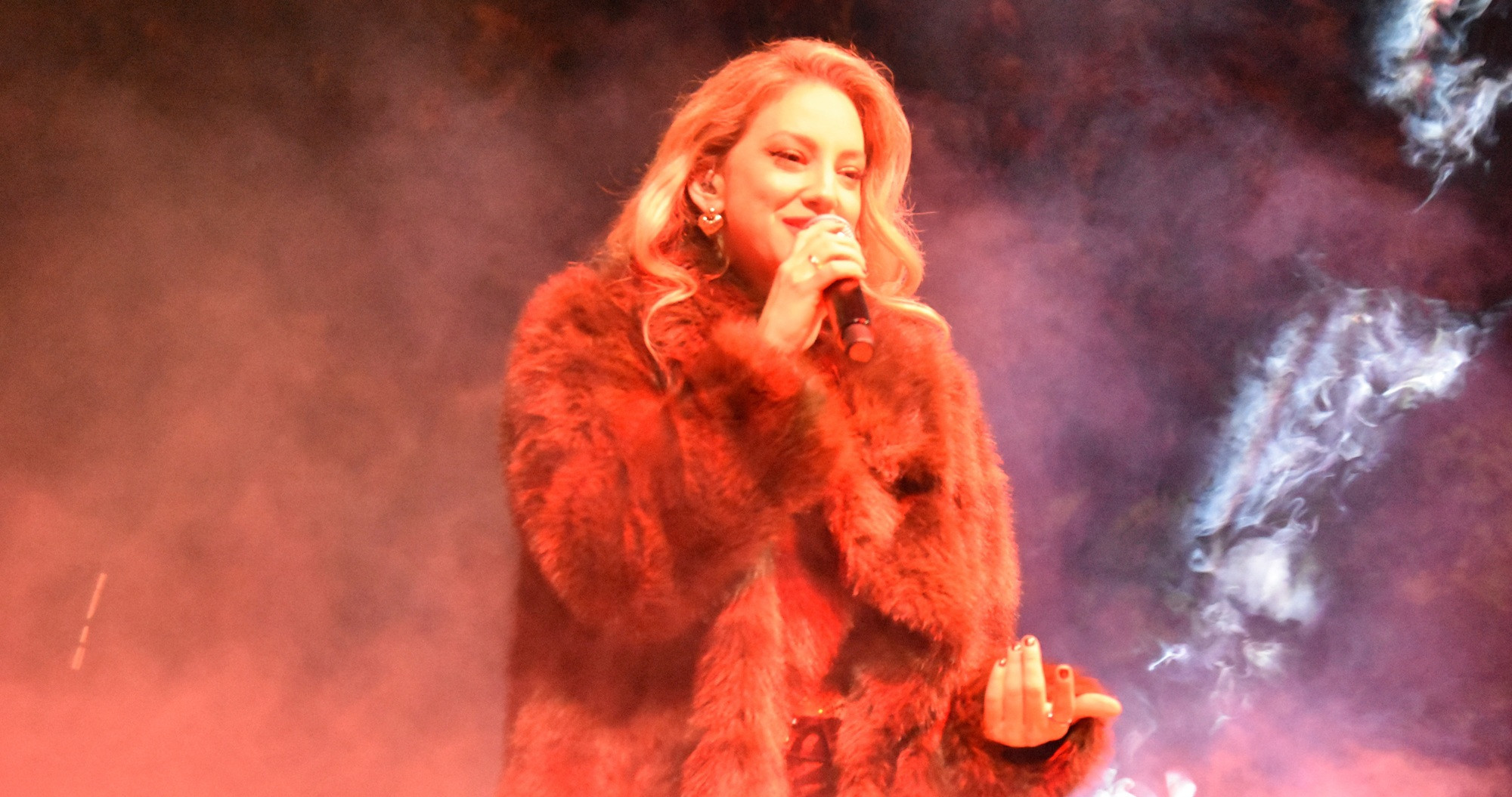 Εντυπωσιακή Χριστουγεννιάτικη Ατμόσφαιρα στη Φωταγώγηση του Χριστουγεννιάτικου Δέντρου στην Πλατεία Καρατάσου Νάουσας