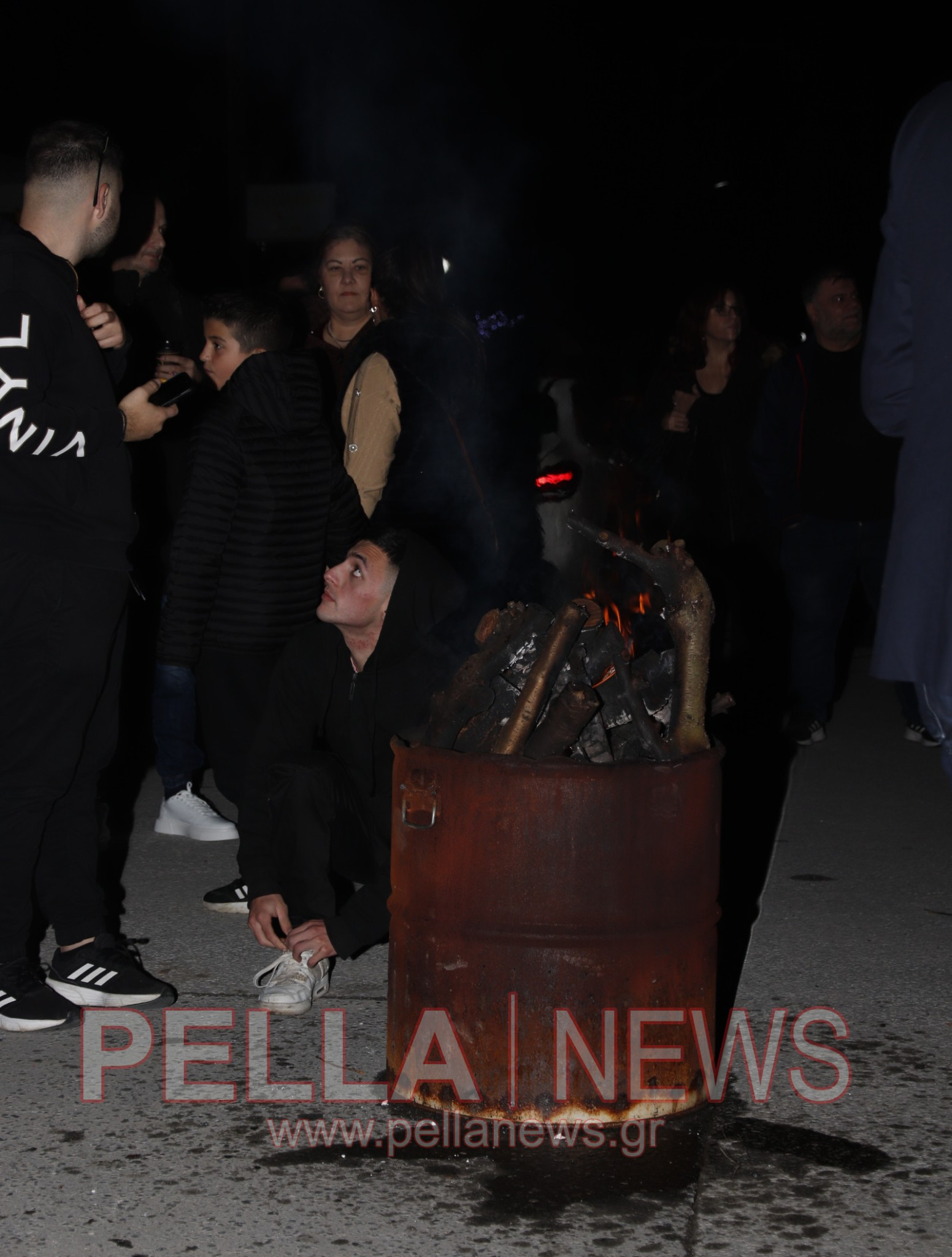 Φωταγώγηση του Χριστουγεννιάτικου Δέντρου στα Καλύβια Σκύδρας - Μια βραδιά γεμάτη λάμψη, ζεστασιά και χαμόγελα (φωτογραφίες-βιντεο)