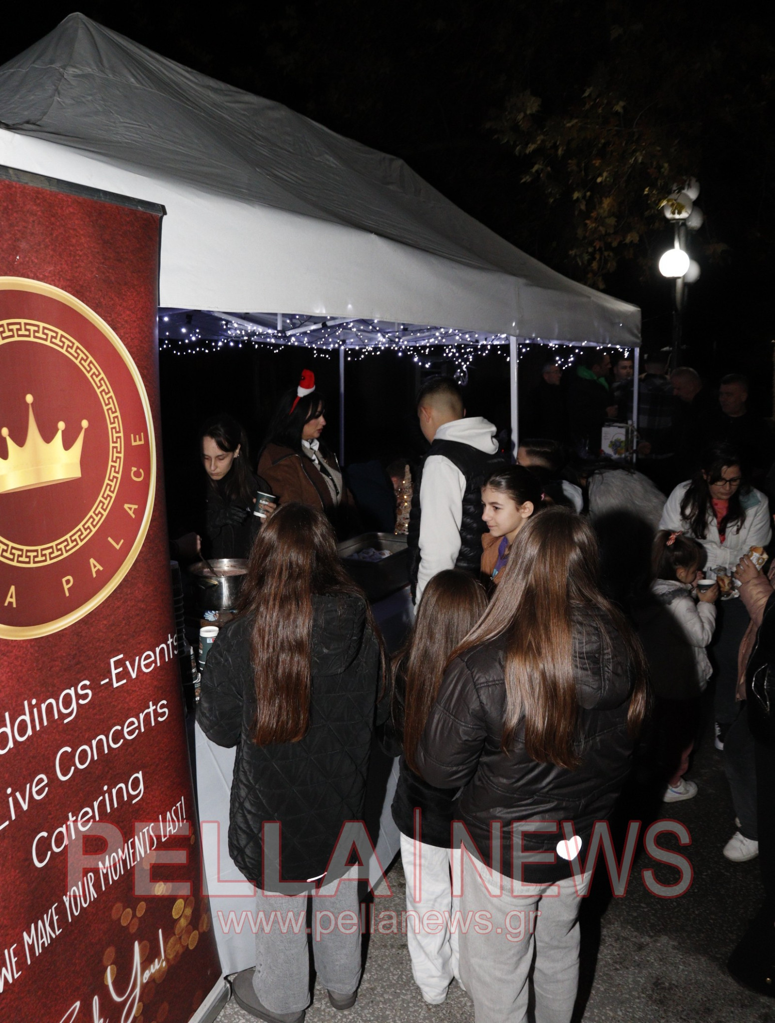 Φωταγώγηση του Χριστουγεννιάτικου Δέντρου στα Καλύβια Σκύδρας - Μια βραδιά γεμάτη λάμψη, ζεστασιά και χαμόγελα (φωτογραφίες-βιντεο)