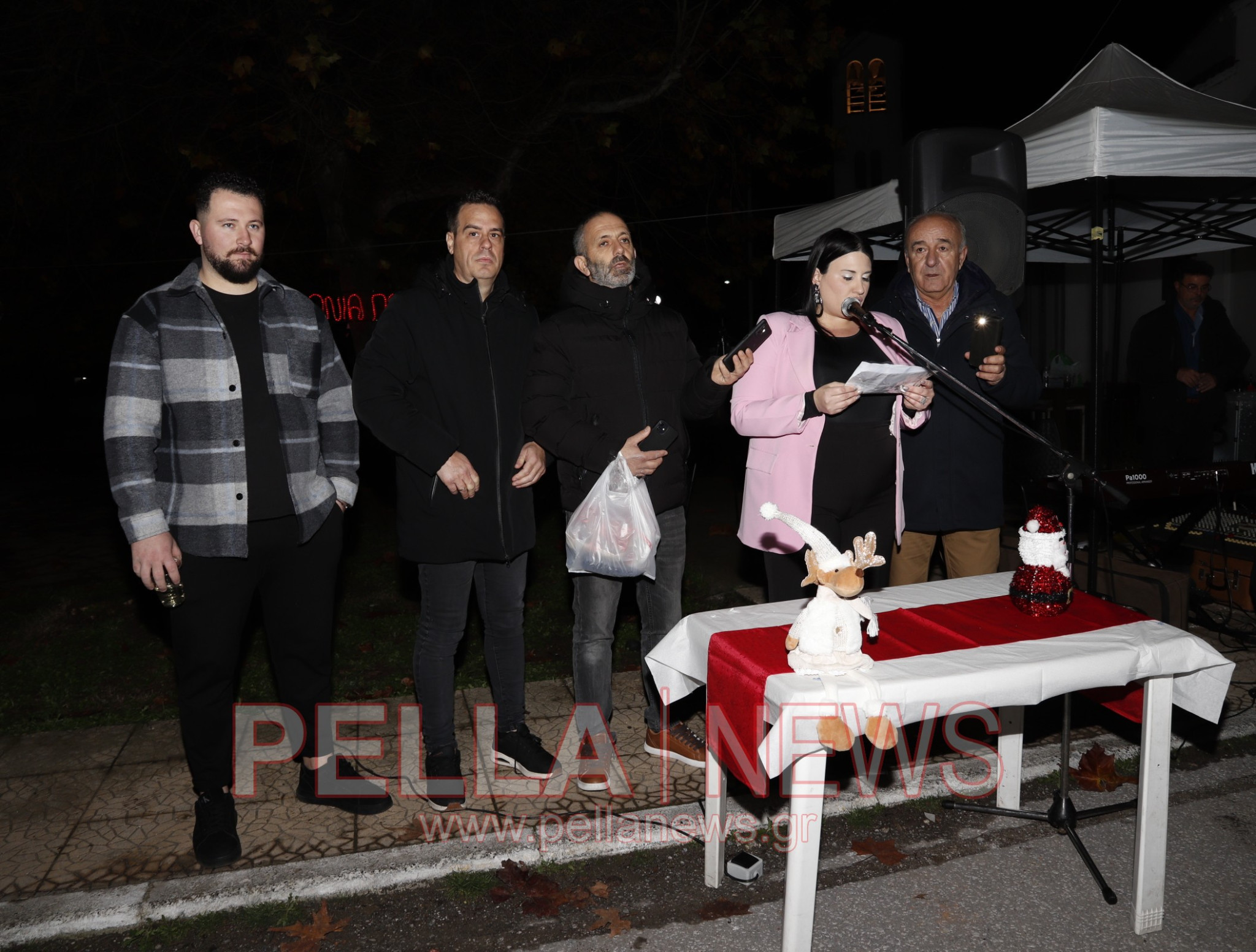 Φωταγώγηση του Χριστουγεννιάτικου Δέντρου στα Καλύβια Σκύδρας - Μια βραδιά γεμάτη λάμψη, ζεστασιά και χαμόγελα (φωτογραφίες-βιντεο)