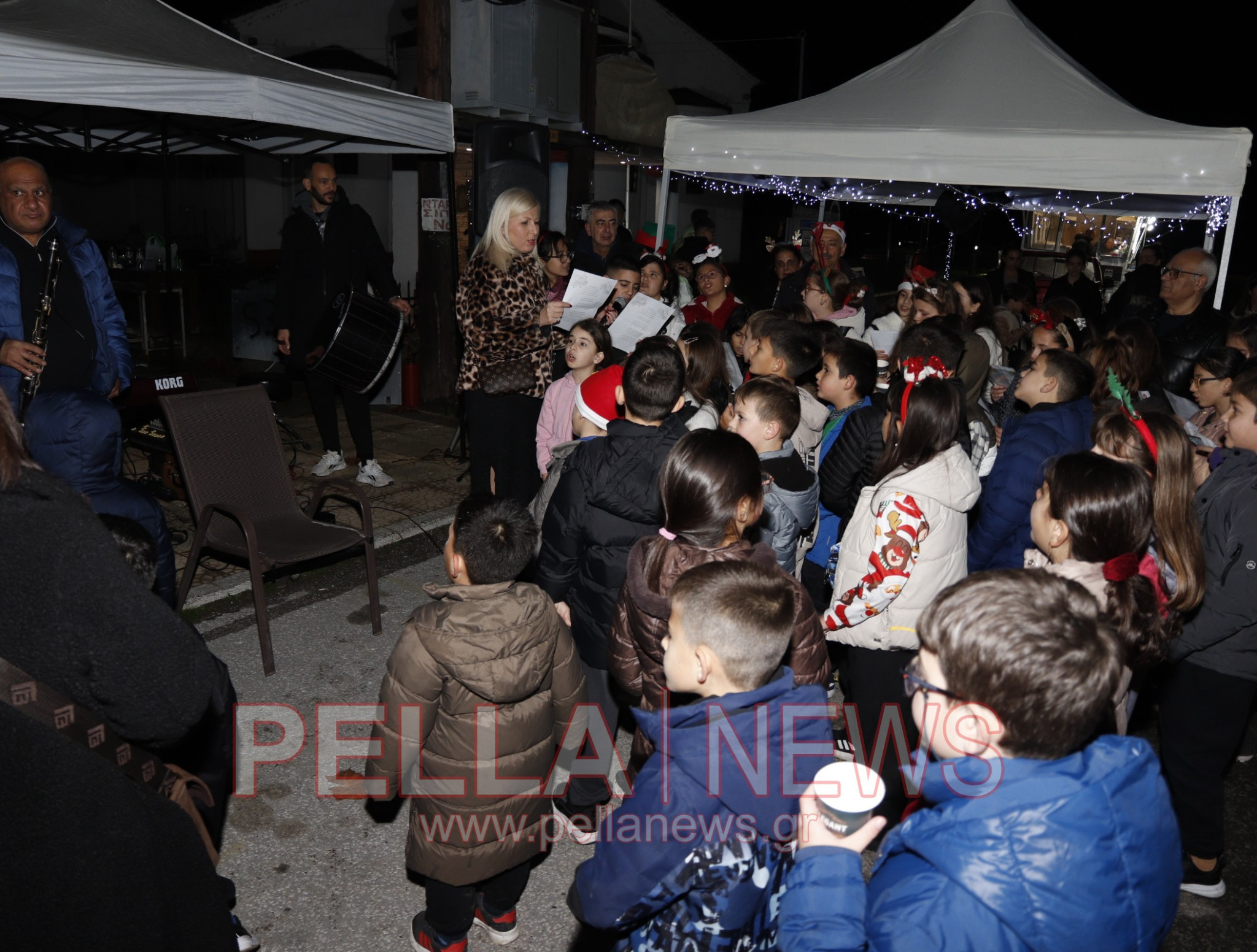 Φωταγώγηση του Χριστουγεννιάτικου Δέντρου στα Καλύβια Σκύδρας - Μια βραδιά γεμάτη λάμψη, ζεστασιά και χαμόγελα (φωτογραφίες-βιντεο)