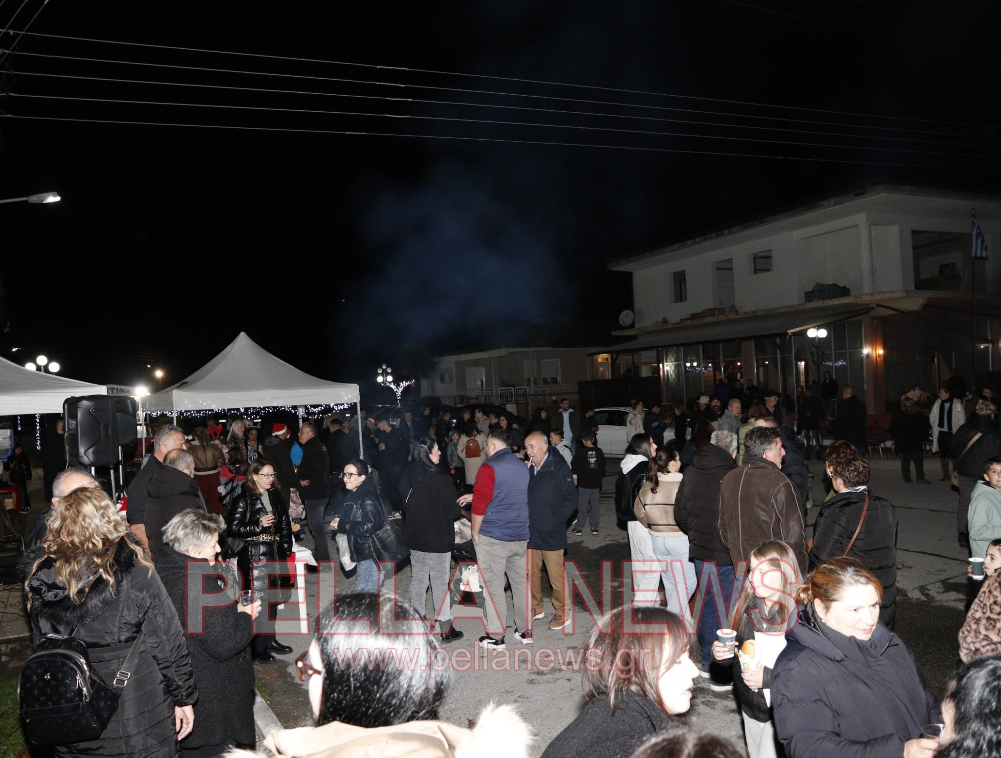 Φωταγώγηση του Χριστουγεννιάτικου Δέντρου στα Καλύβια Σκύδρας - Μια βραδιά γεμάτη λάμψη, ζεστασιά και χαμόγελα (φωτογραφίες-βιντεο)