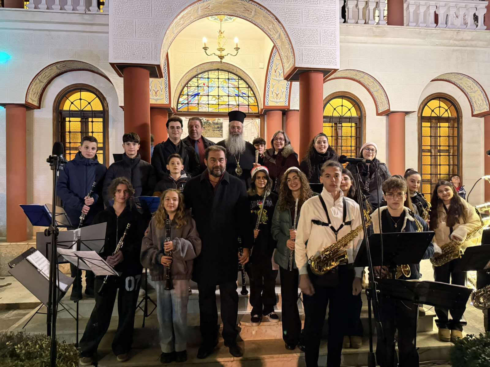 Το άναμμα του χριστουγεννιάτικου δέντρου στο Μητροπολιτικό Μέγαρο Κατερίνης