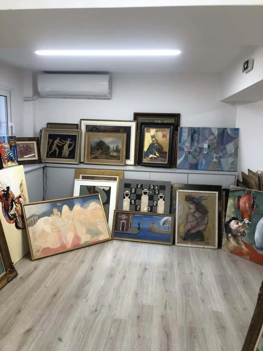 Δύο συλλήψεις στην Αττική για κατοχή πλαστών έργων τέχνης - Κατασχέθηκαν πάνω από 400 πίνακες