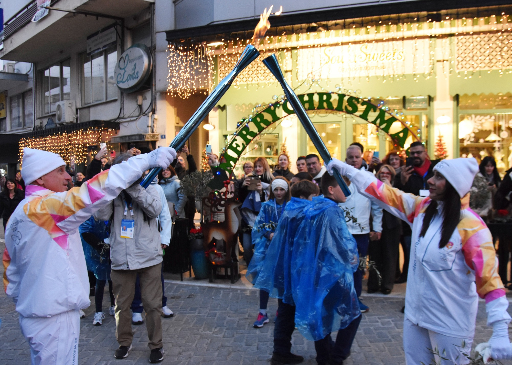 Με λαμπρότητα πραγματοποιήθηκε η έλευση της Ολυμπιακής Φλόγας στη Νάουσα