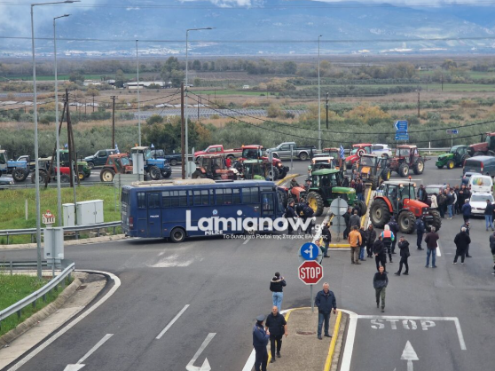 Λαμία : Έσπασαν το μπλόκο της αστυνομίας και έκλεισαν την εθνική οδό Αθηνών – Λαμίας στο Μπράλλο οι αγρότες (Φωτό, Βίντεο)