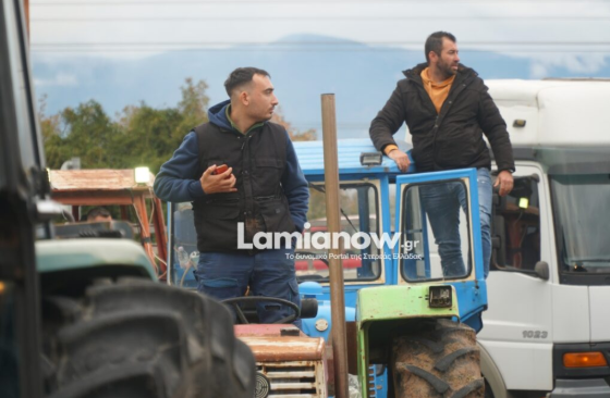 Λαμία : Έσπασαν το μπλόκο της αστυνομίας και έκλεισαν την εθνική οδό Αθηνών – Λαμίας στο Μπράλλο οι αγρότες (Φωτό, Βίντεο)