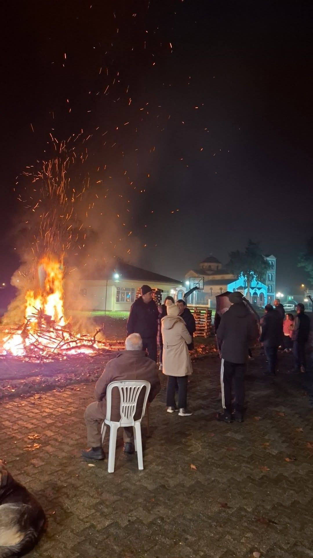 Κόλιντα Μπάμπω στο Λιπαρό!