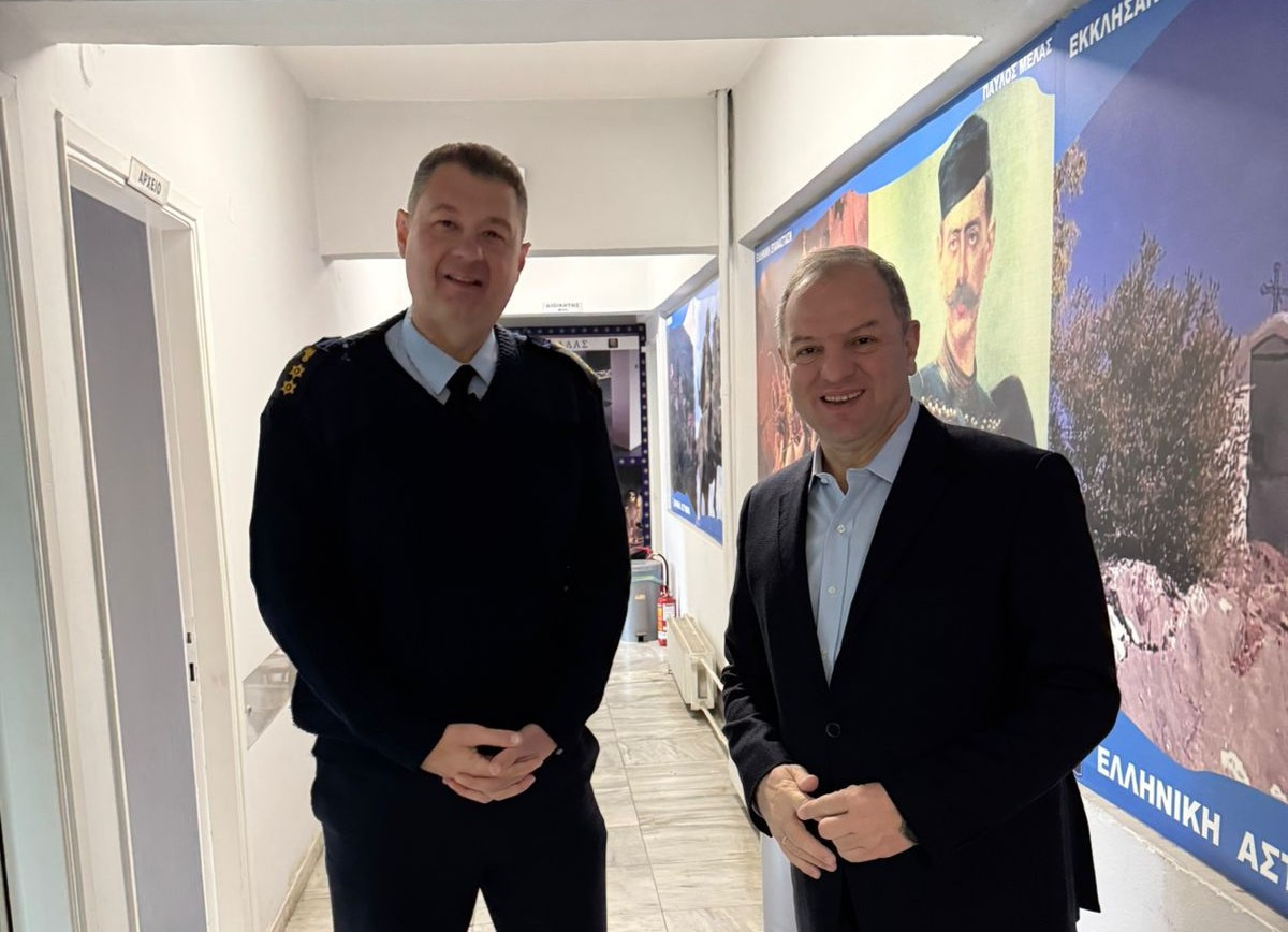 Σε Αστυνομία και ΕΚΑΒ ο Διονύσης Σταμενίτης για ευχές ενόψει των εορτών