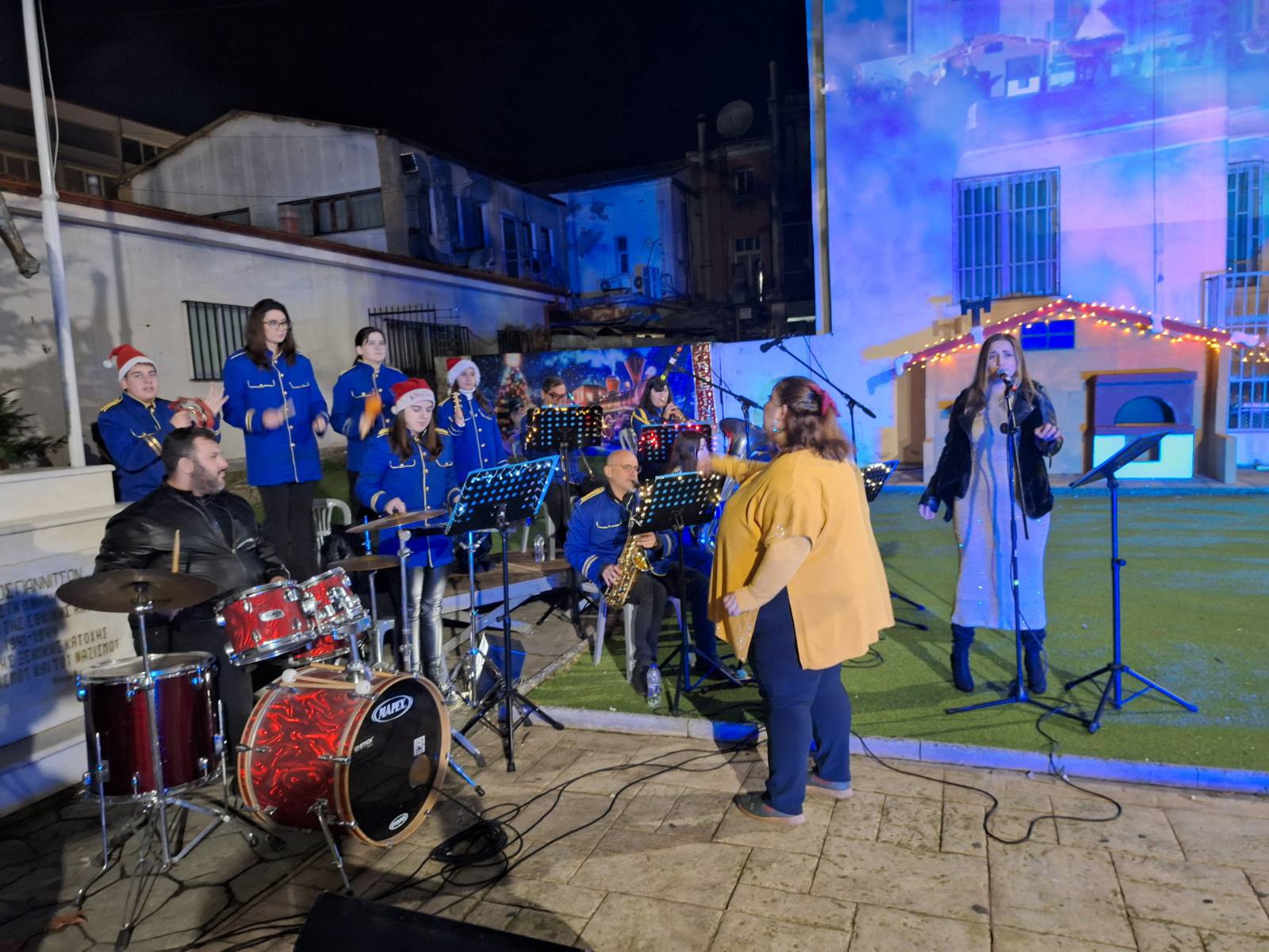 Φωταγώγηση Δέντρου και έναρξη 14ης Παραμυθούπολης