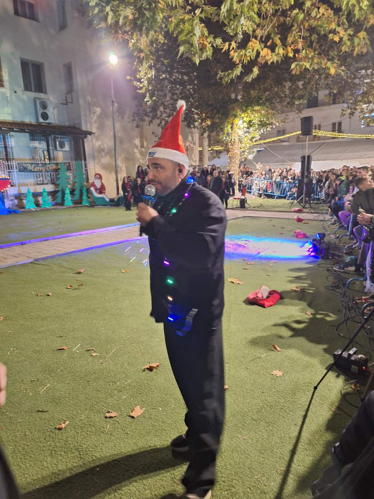 Φωταγώγηση Δέντρου και έναρξη 14ης Παραμυθούπολης