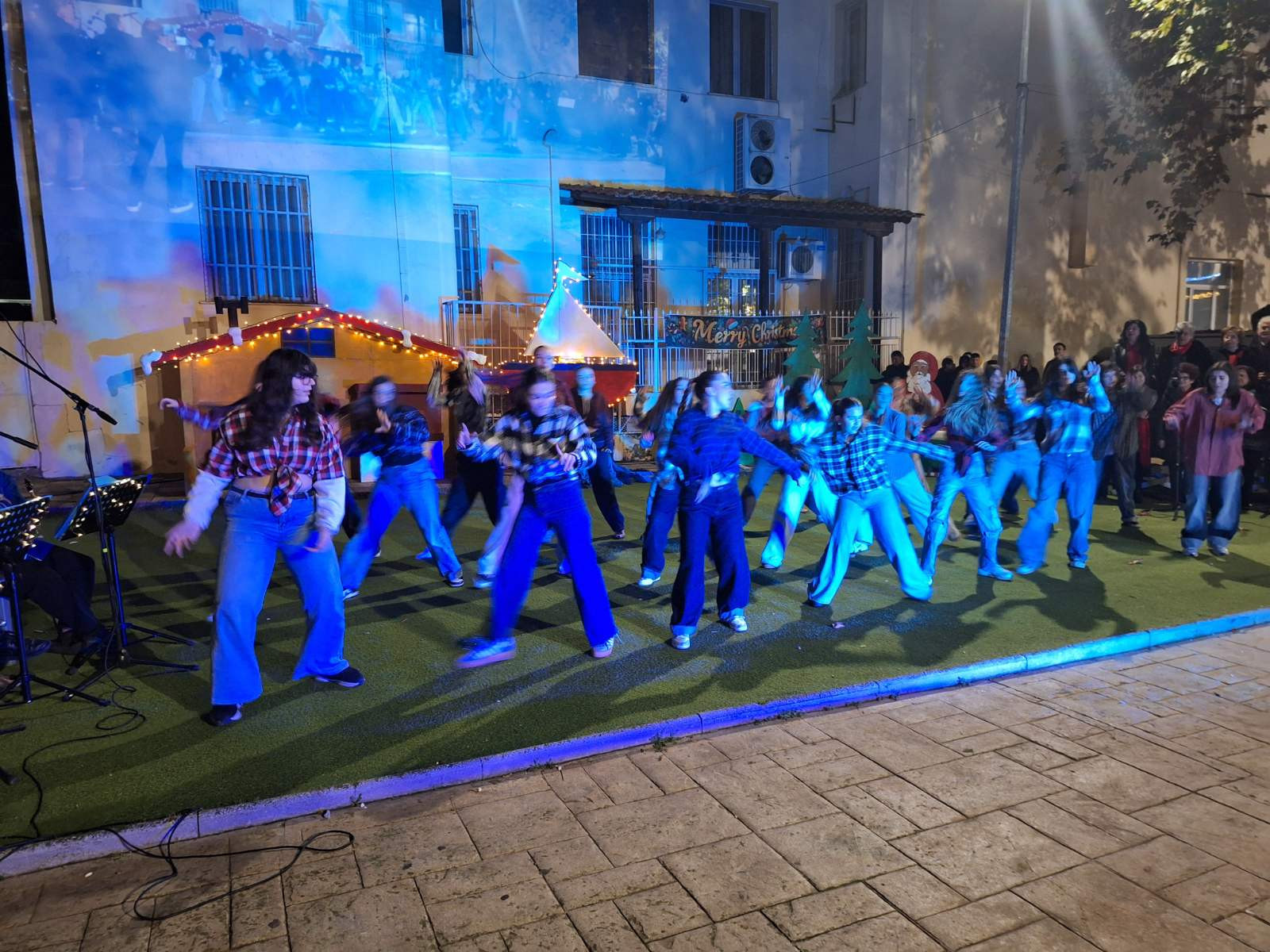 Φωταγώγηση Δέντρου και έναρξη 14ης Παραμυθούπολης