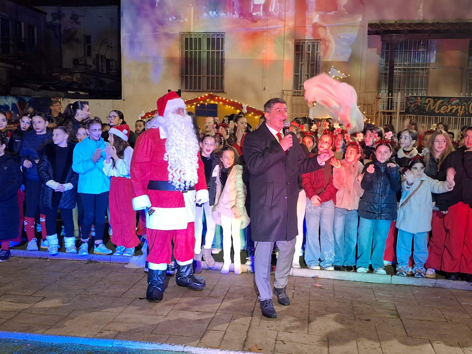 Φωταγώγηση Δέντρου και έναρξη 14ης Παραμυθούπολης